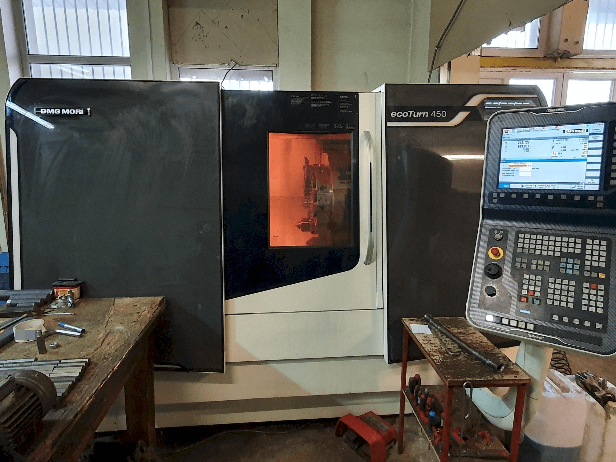 Vista Frontal da DMG MORI ecoTurn 450 máquina