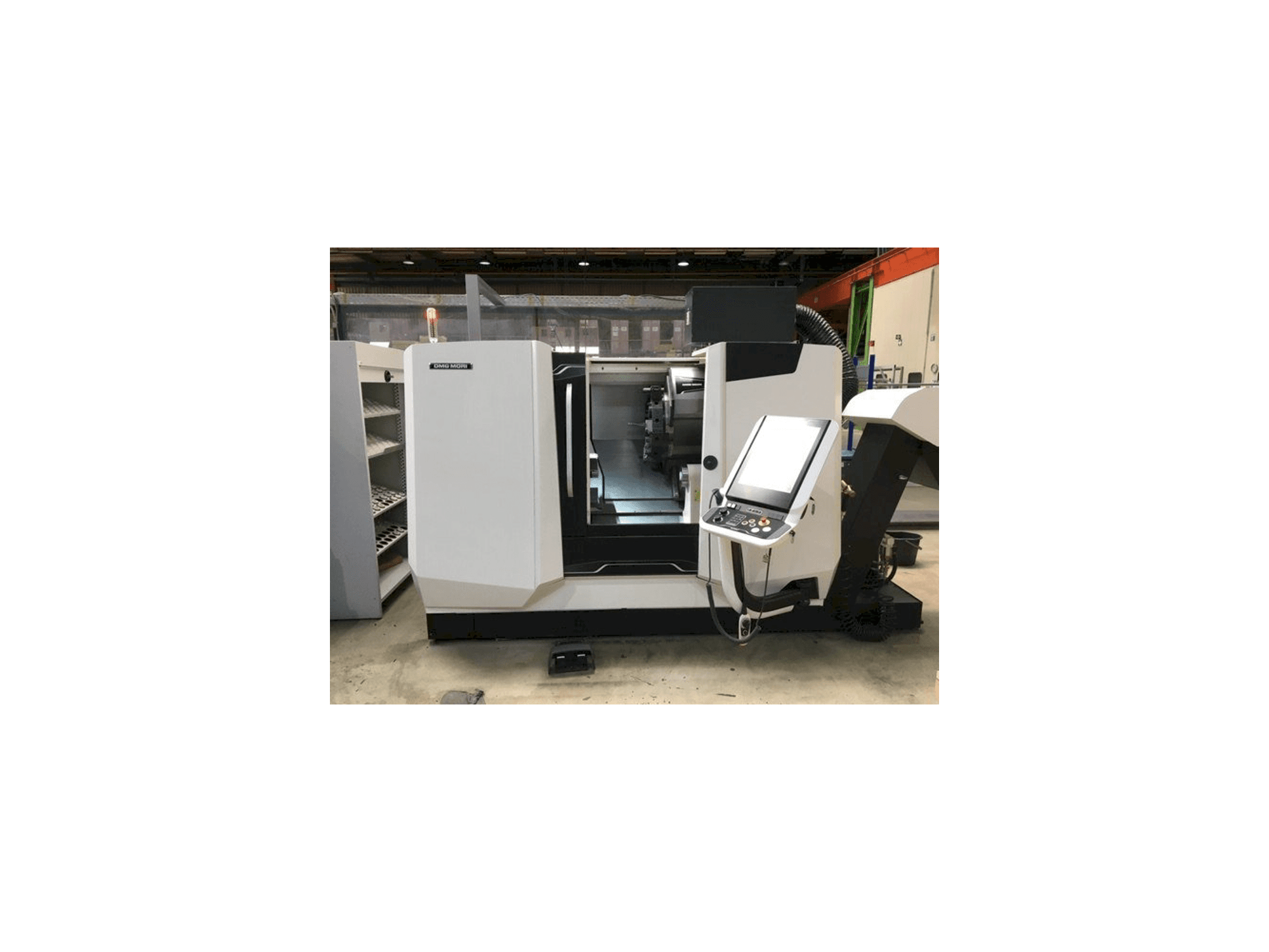 Vista Frontal da DMG MORI CLX 450 máquina