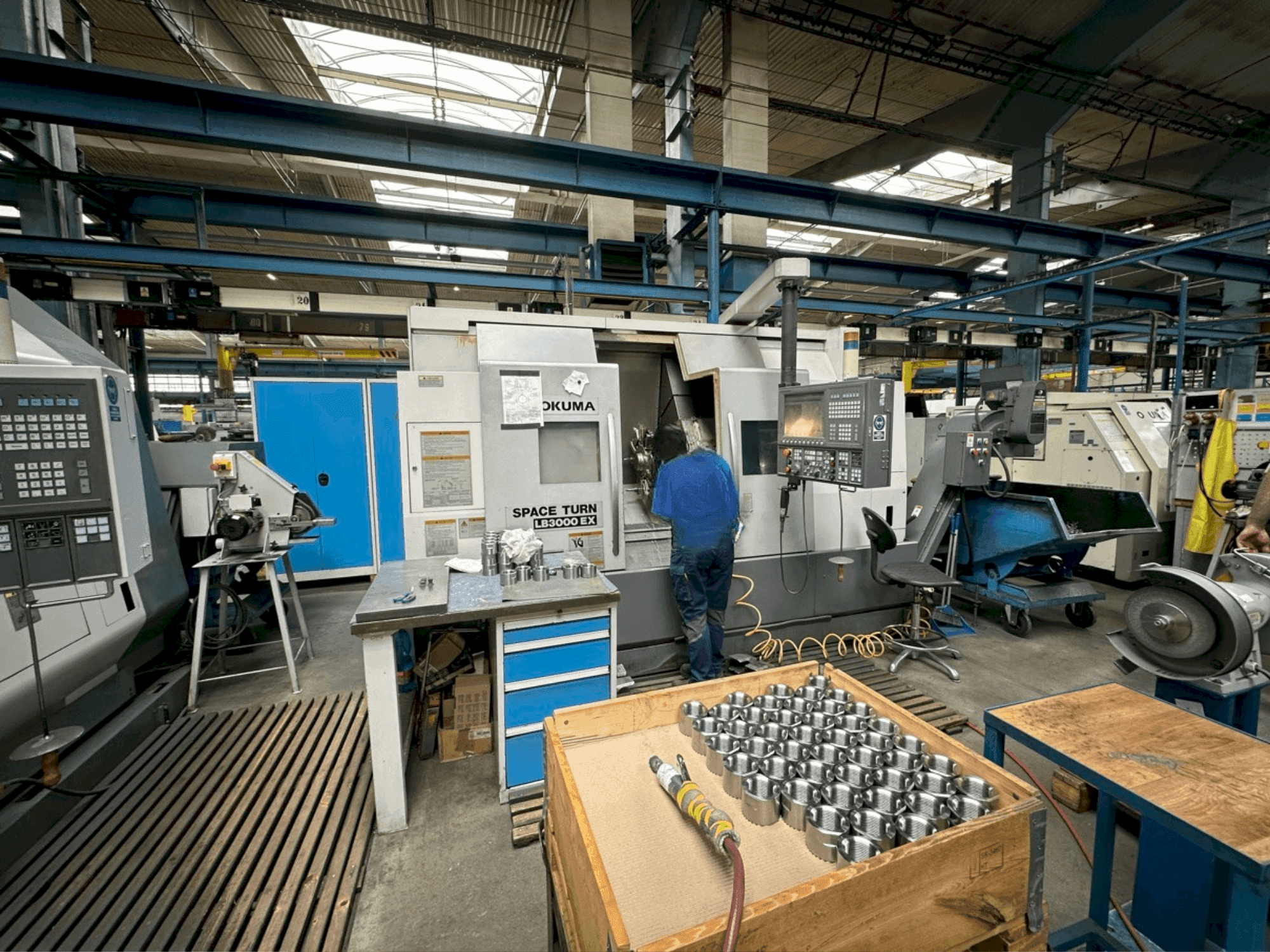 Vista Frontal da Okuma LB 3000 MY máquina