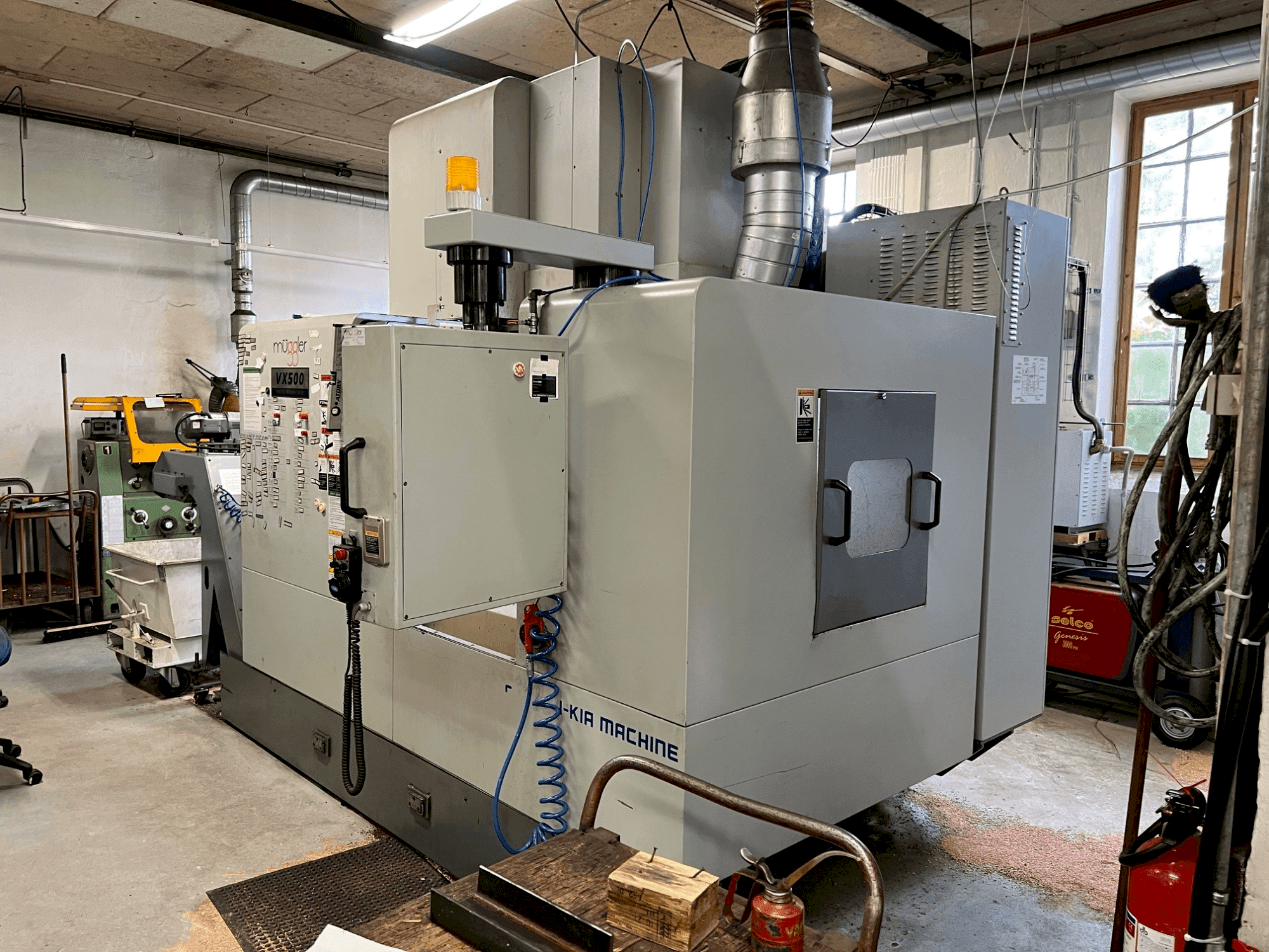 Vista Frontal da HYUNDAI KIA VX500 máquina