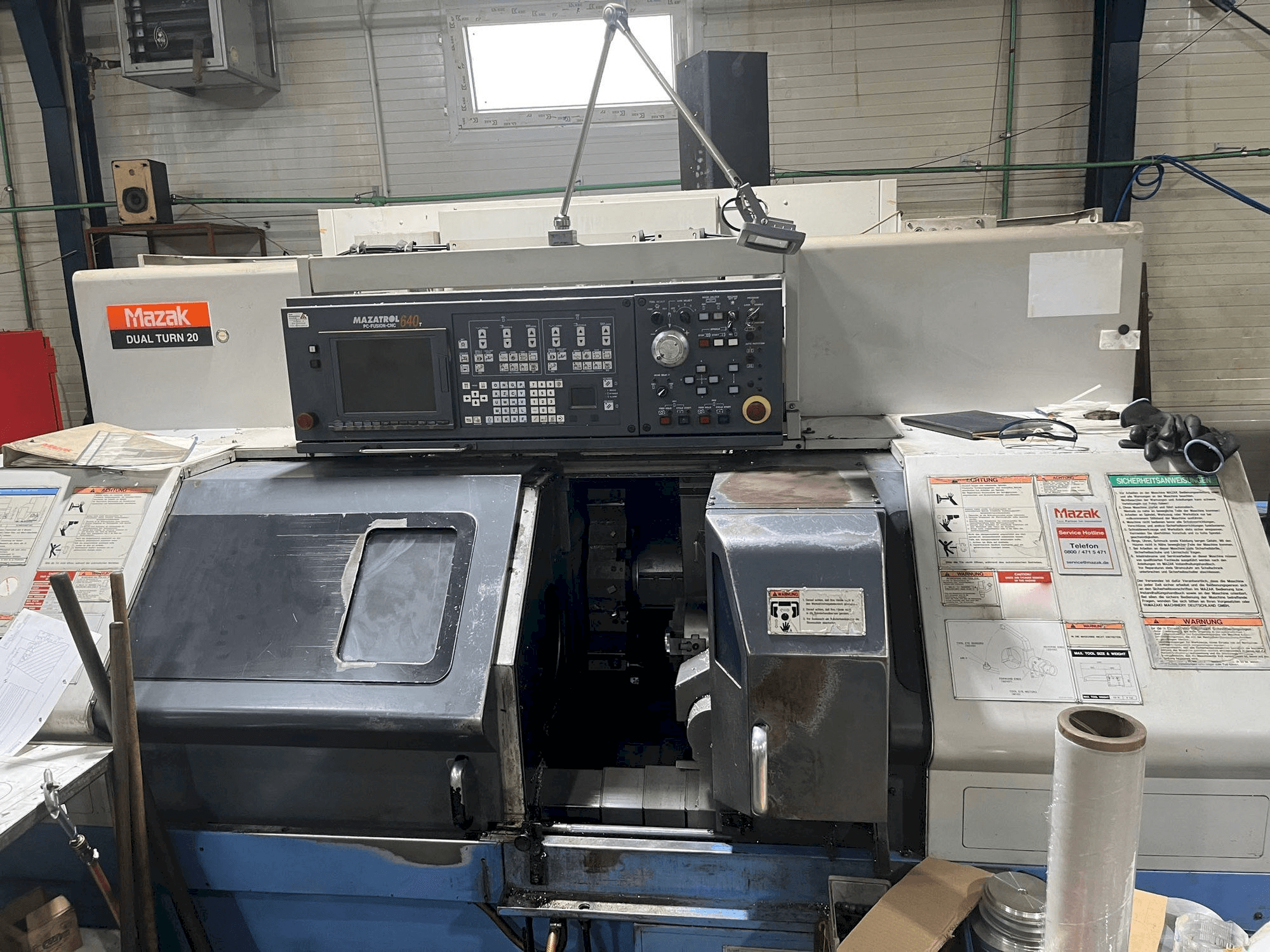 Vista Frontal da Mazak Dual Turn 20 máquina