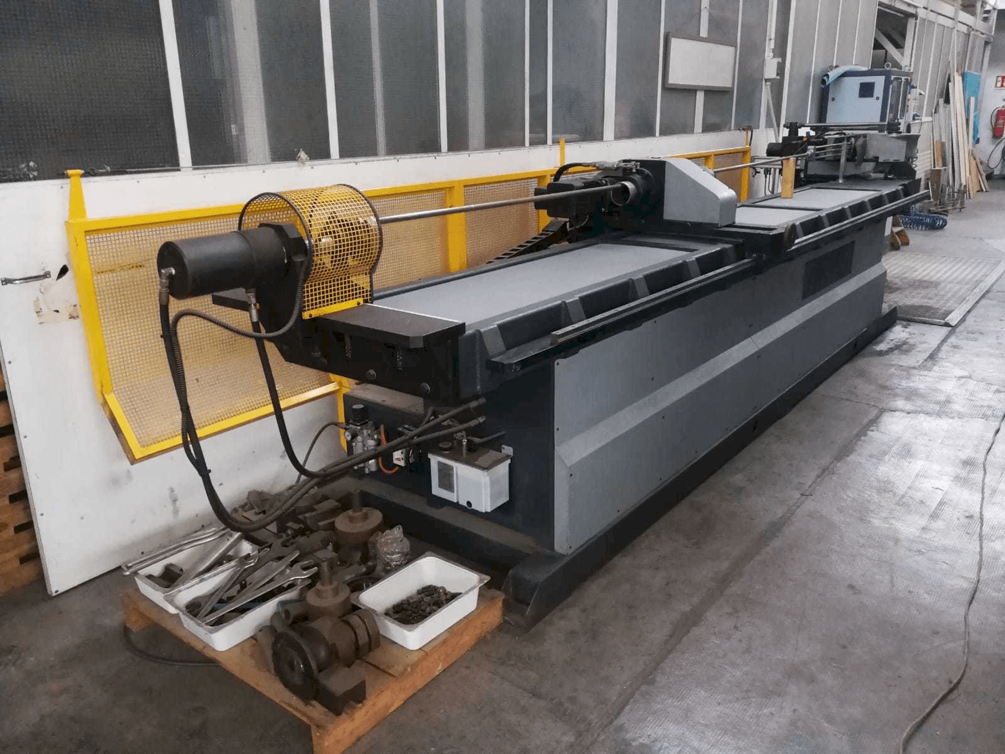 Vista Frontal da MACRI EURO 80 CN3PC máquina