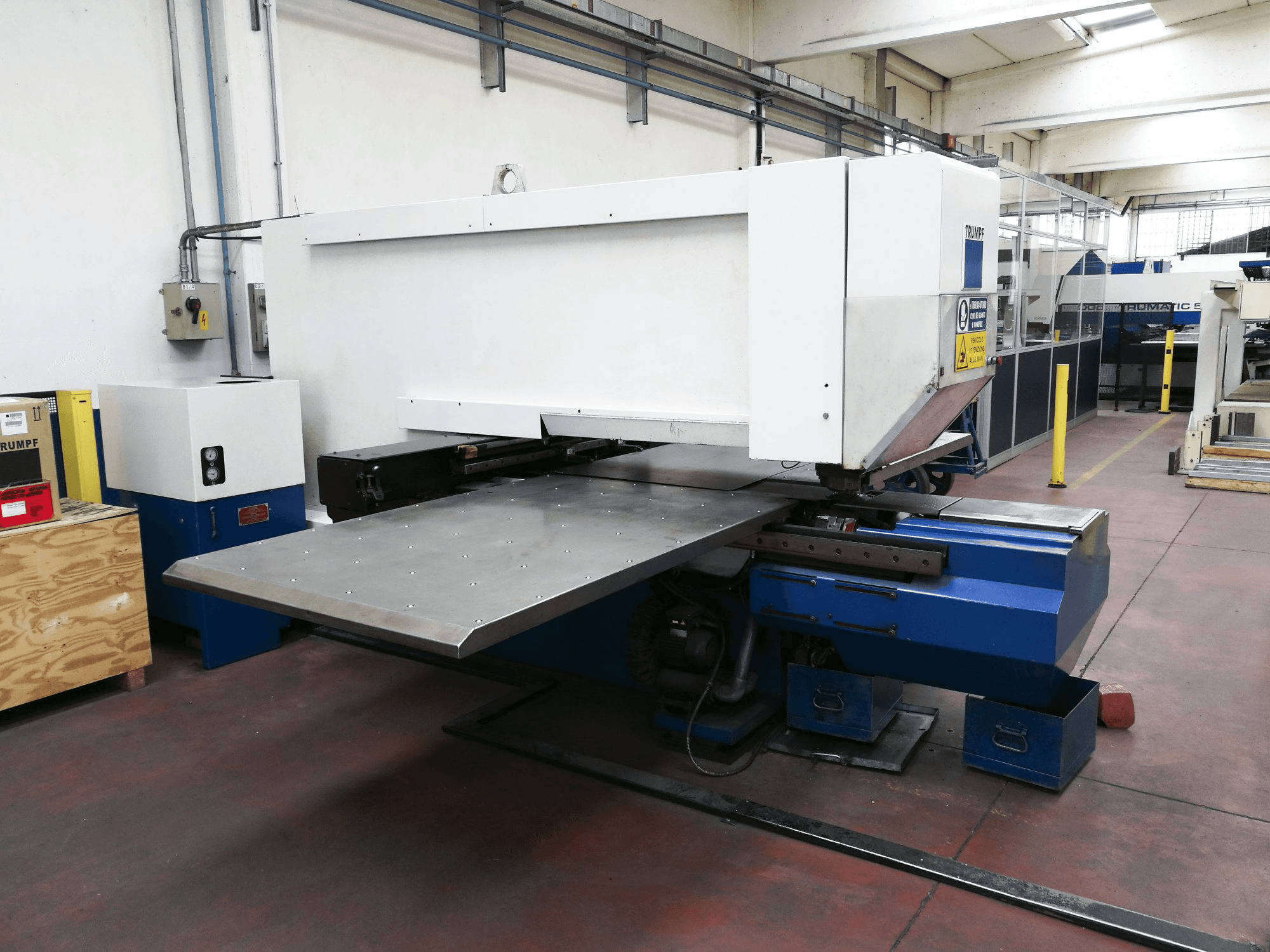Vista Esquerda da Trumpf Trumatic 240 máquina