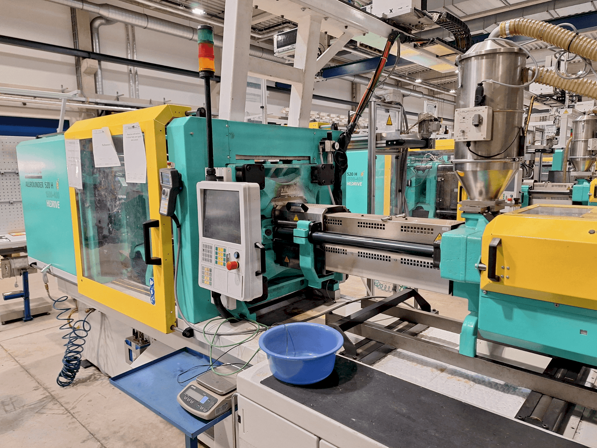 Vista Frontal da Arburg 520 H 1500-400 máquina