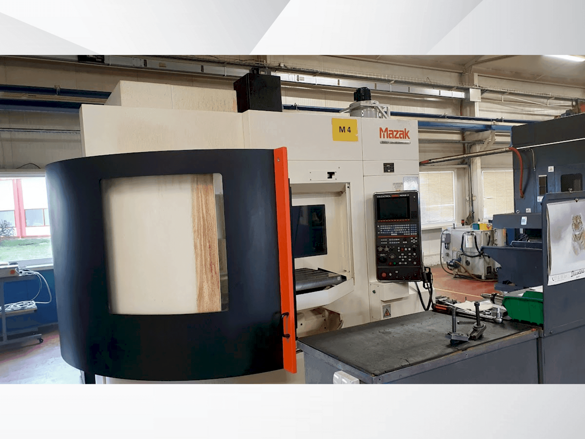 Vista Lateral da Mazak VCS 530C-2PC máquina