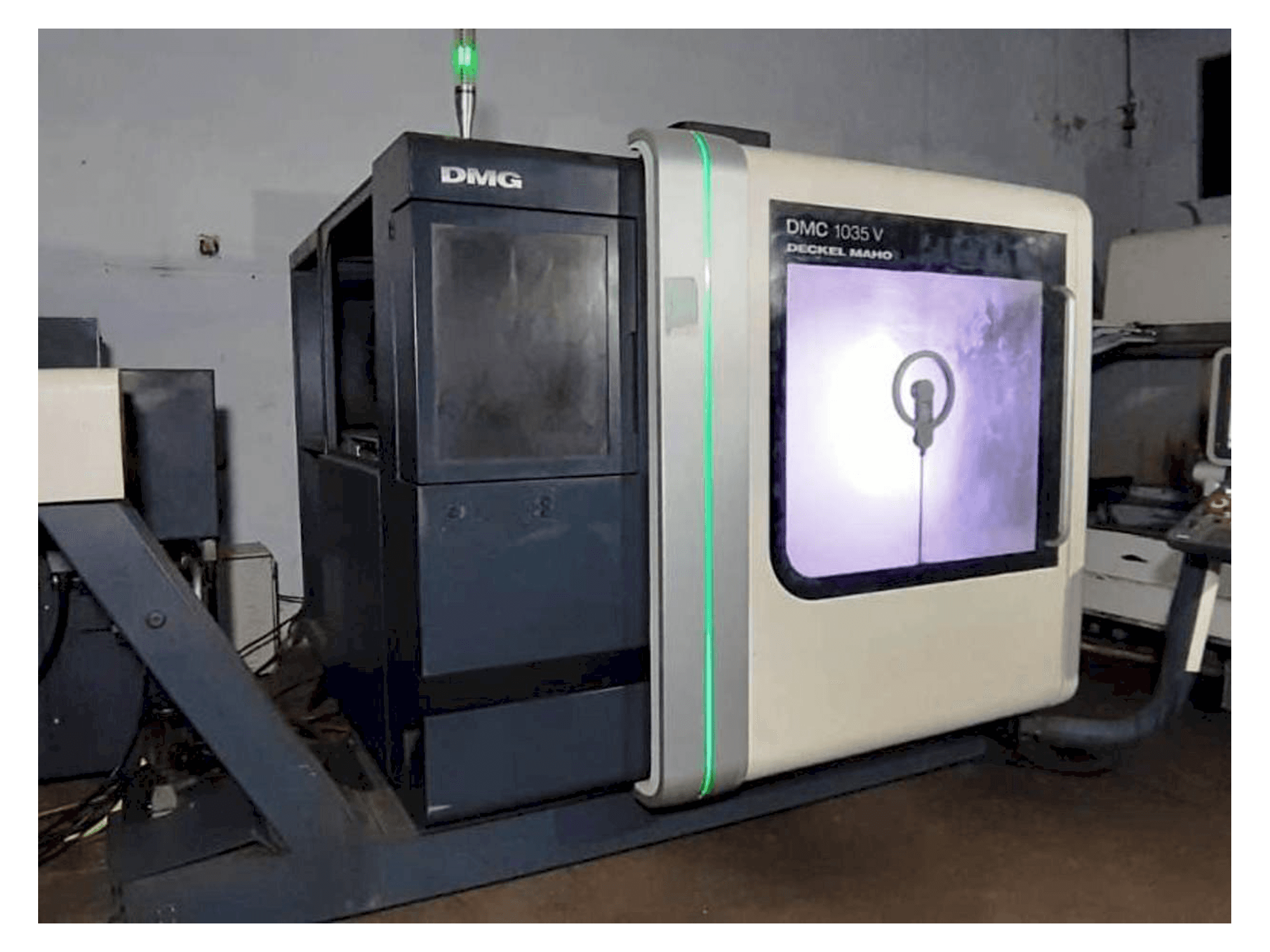 Vista Frontal da DMG DMC 1035 V máquina