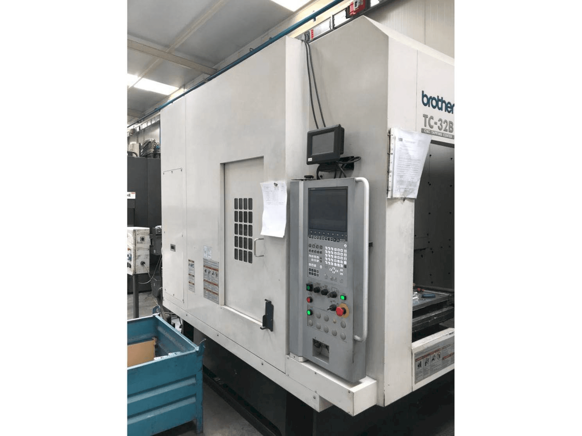 Vista Frontal da Brother TC-32BN QT máquina