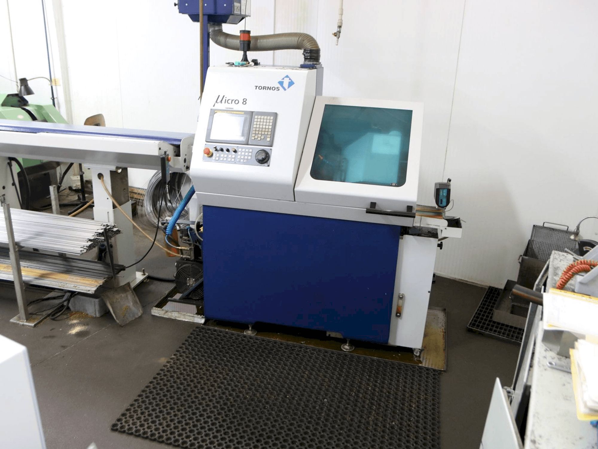 Vista Frontal da Tornos Micro 8 máquina