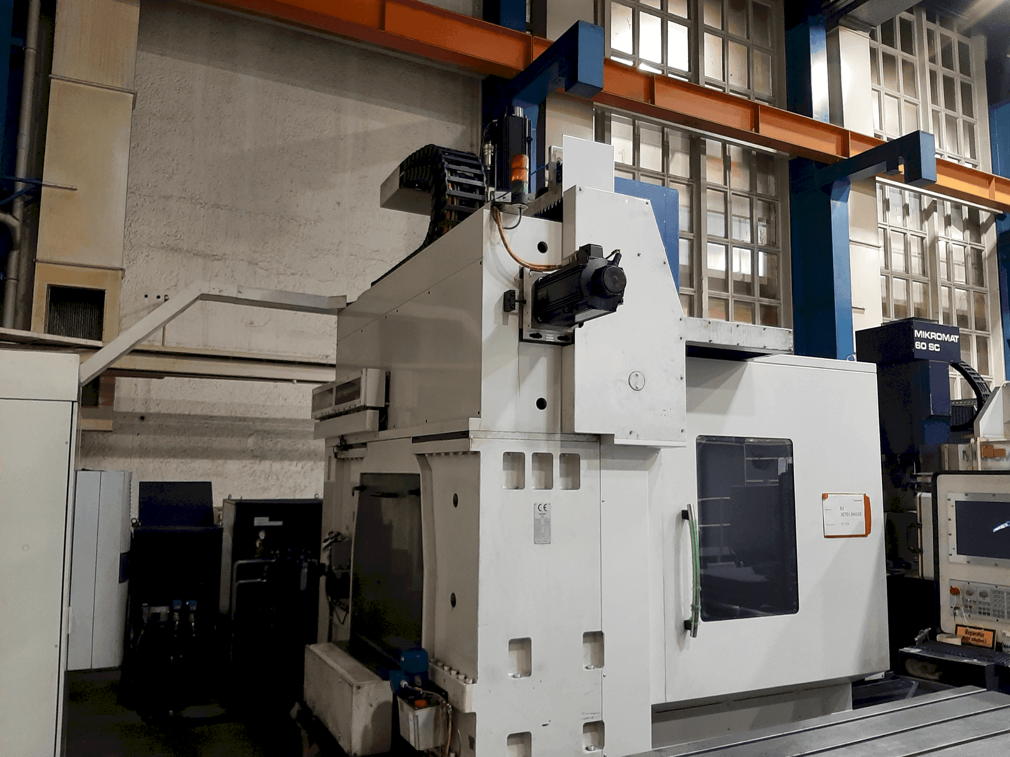 Vista Frontal da MIKROMAT 8V máquina