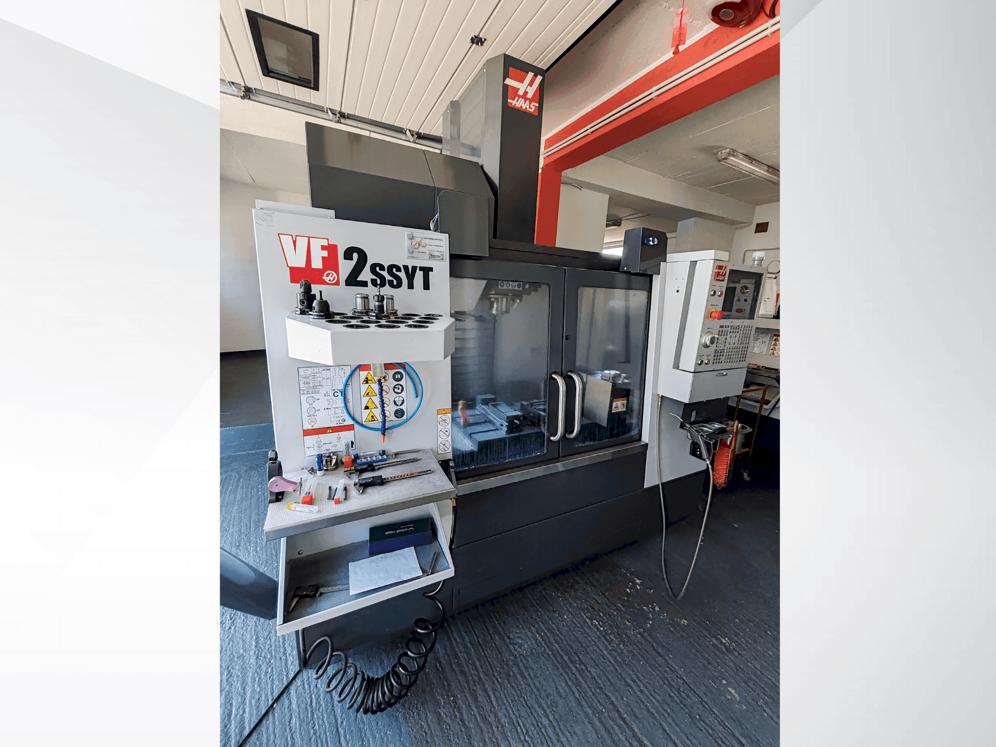 Vista Frontal da HAAS VF 2 SS YT máquina