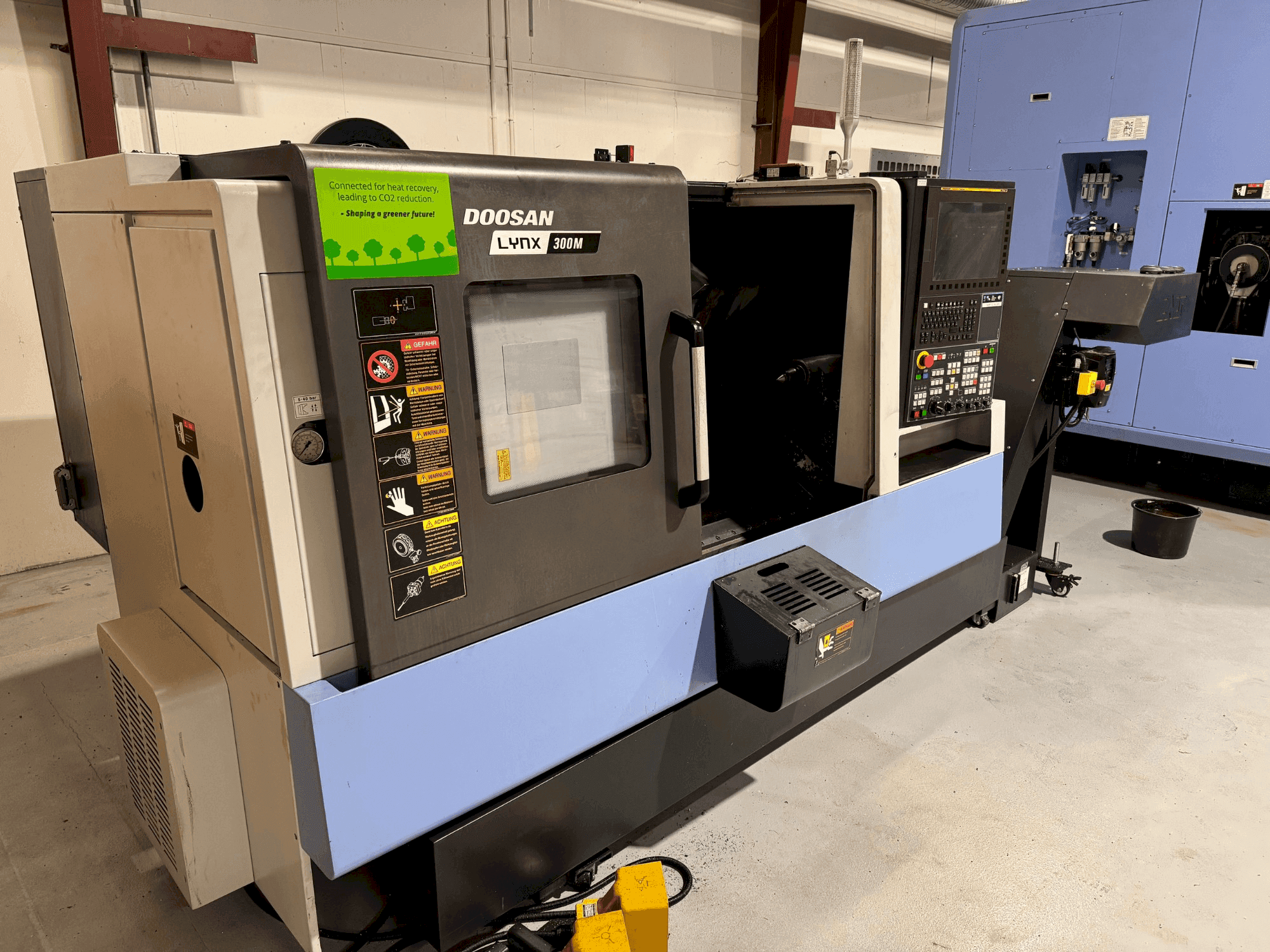 Vista Frontal da DOOSAN LYNX 300M máquina