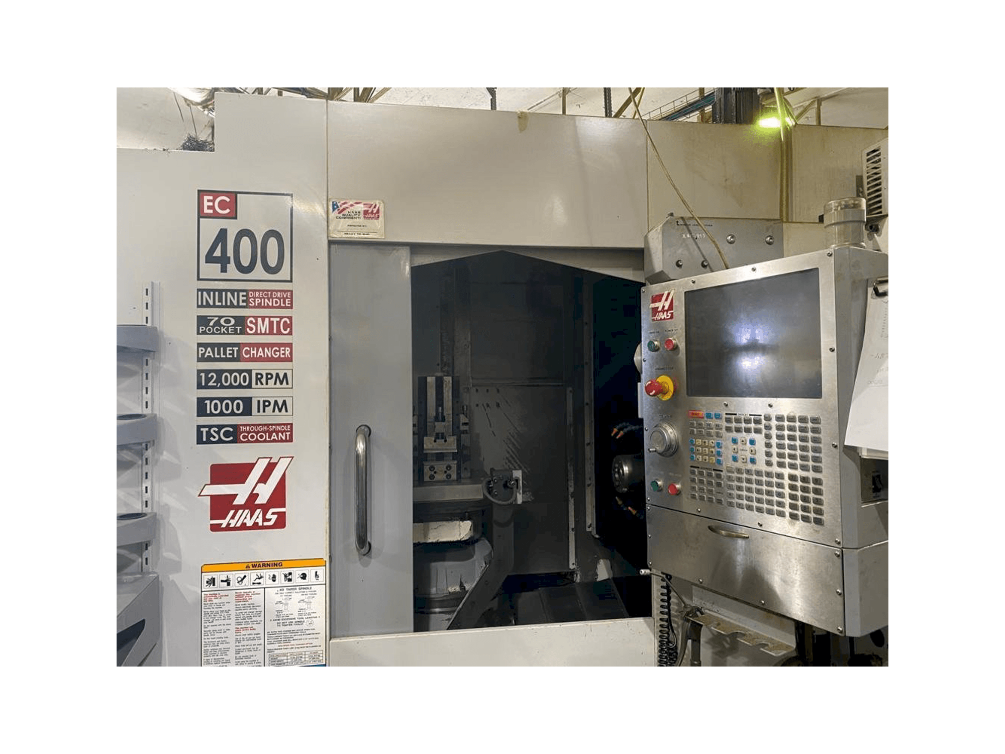 Vista Frontal da HAAS EC-400 máquina