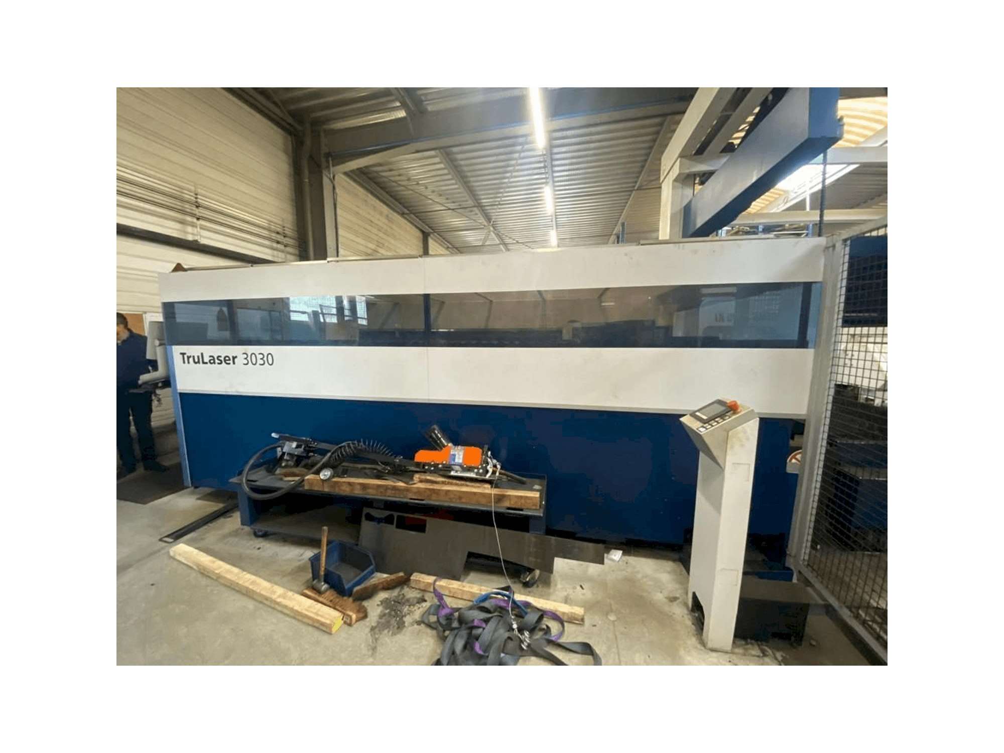 Vista Frontal da Trumpf Trulaser 3030 L20 máquina