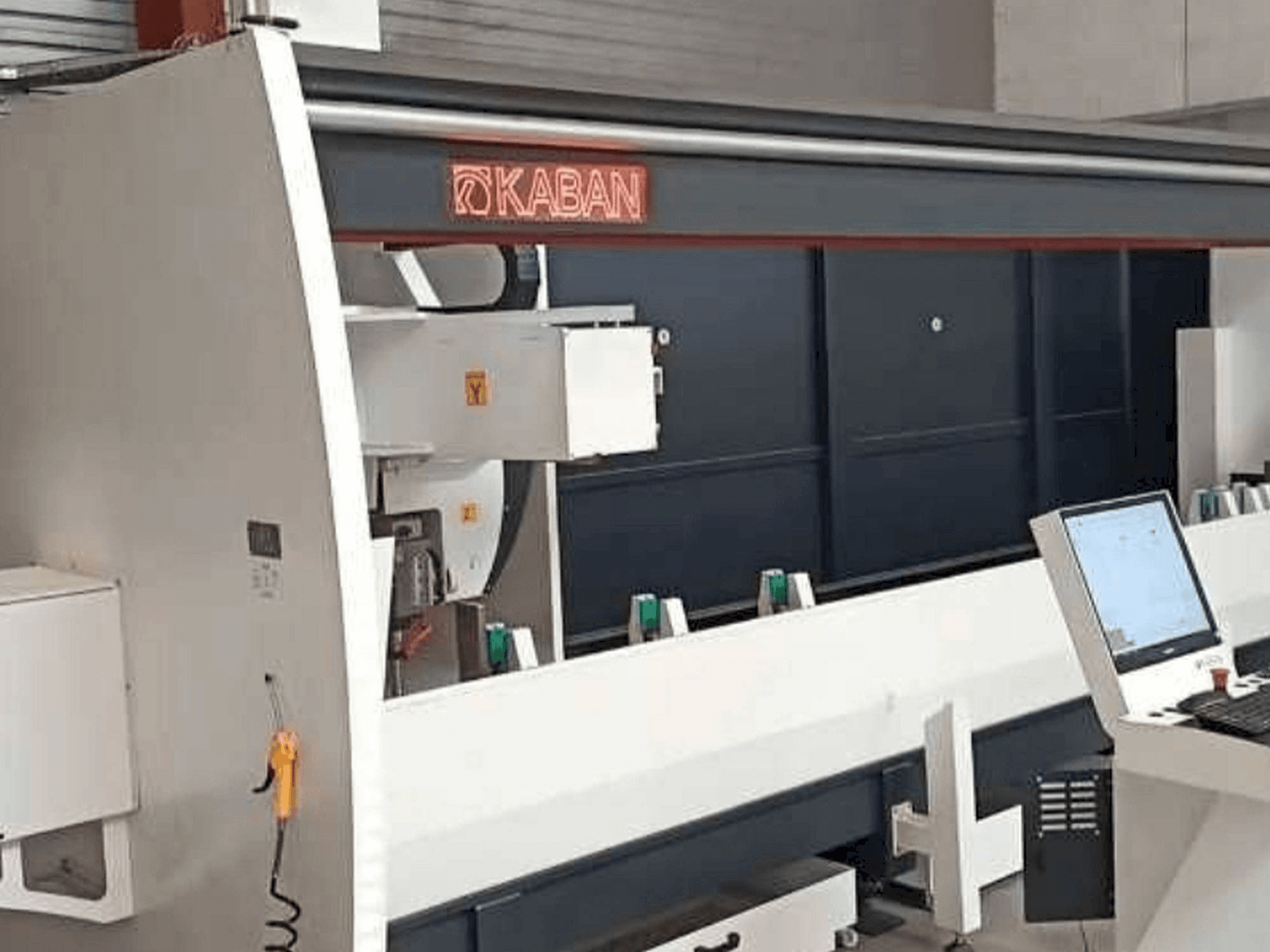 Vista Frontal da KABAN ZC4035 máquina