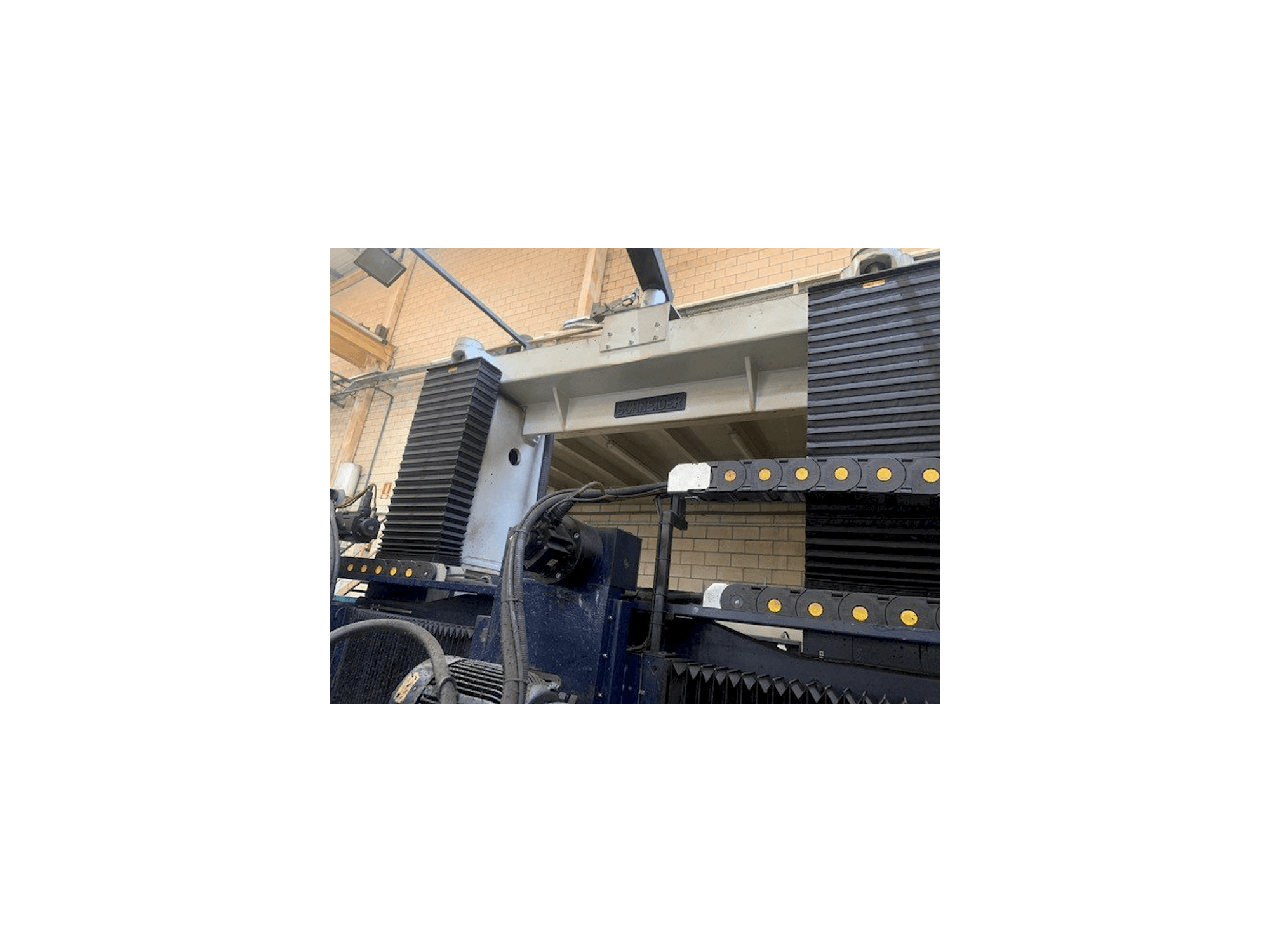 Vista Frontal da Schneider DFS-4 máquina