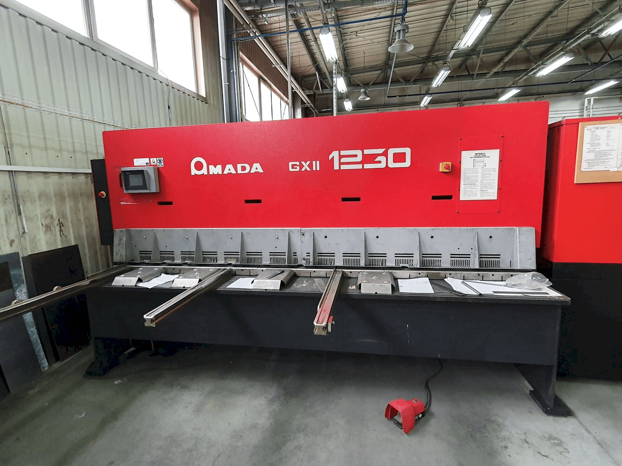 Vista Frontal da AMADA GX II 1230 máquina