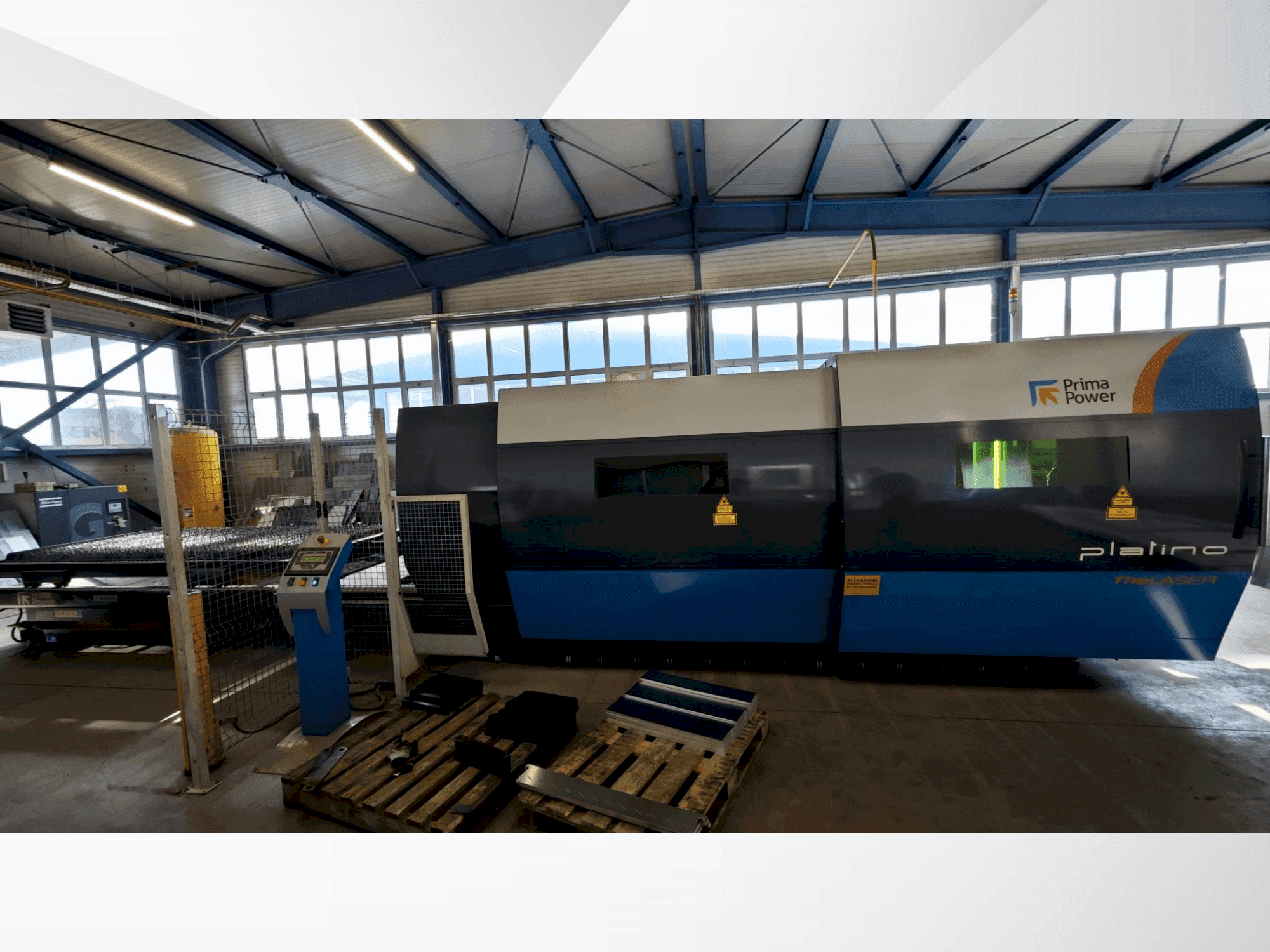 Vista Frontal da Prima Power PLATINO FIBER máquina