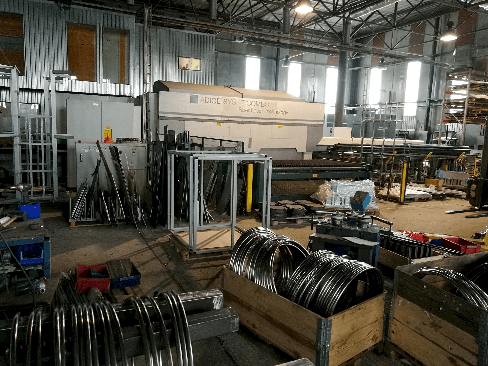 Vista Frontal da BLM ADIGE-SYS LT máquina