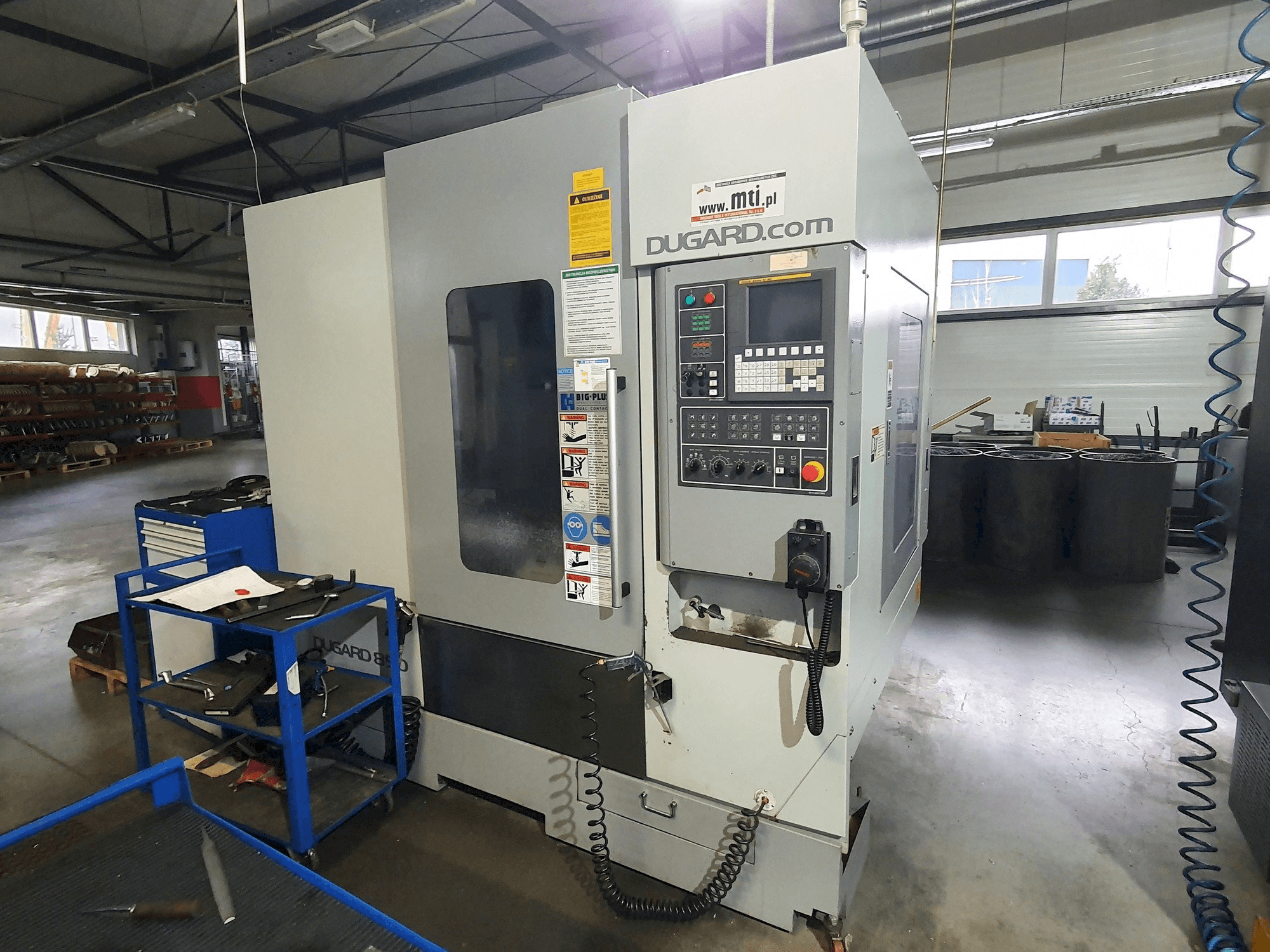 Vista Frontal da Dugard 850 VMC máquina