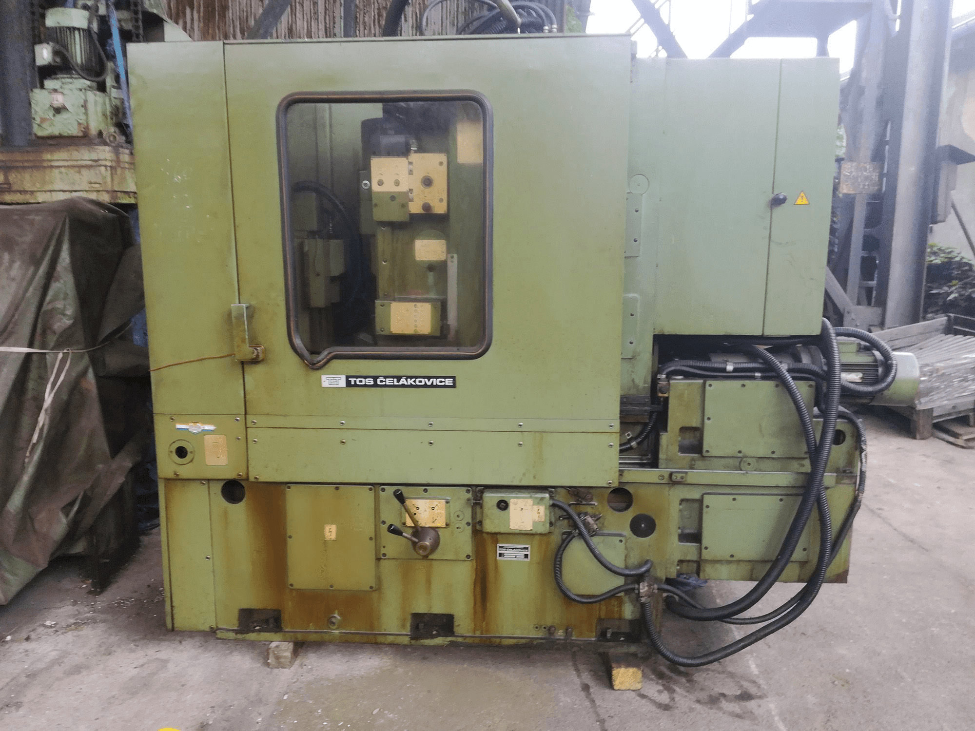 Vista Frontal da TOS OHA 16B máquina