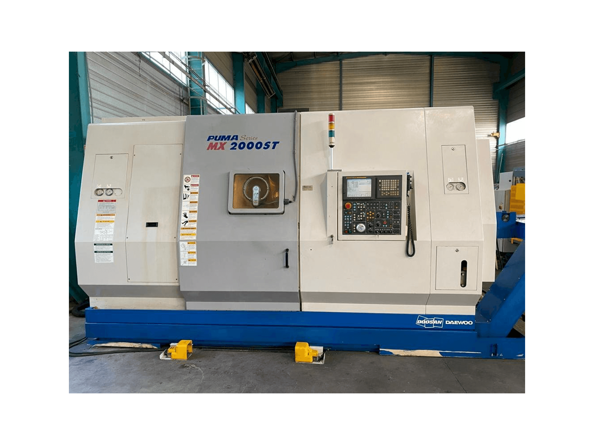 Vista Frontal da Doosan PUMA MX 2000 ST máquina