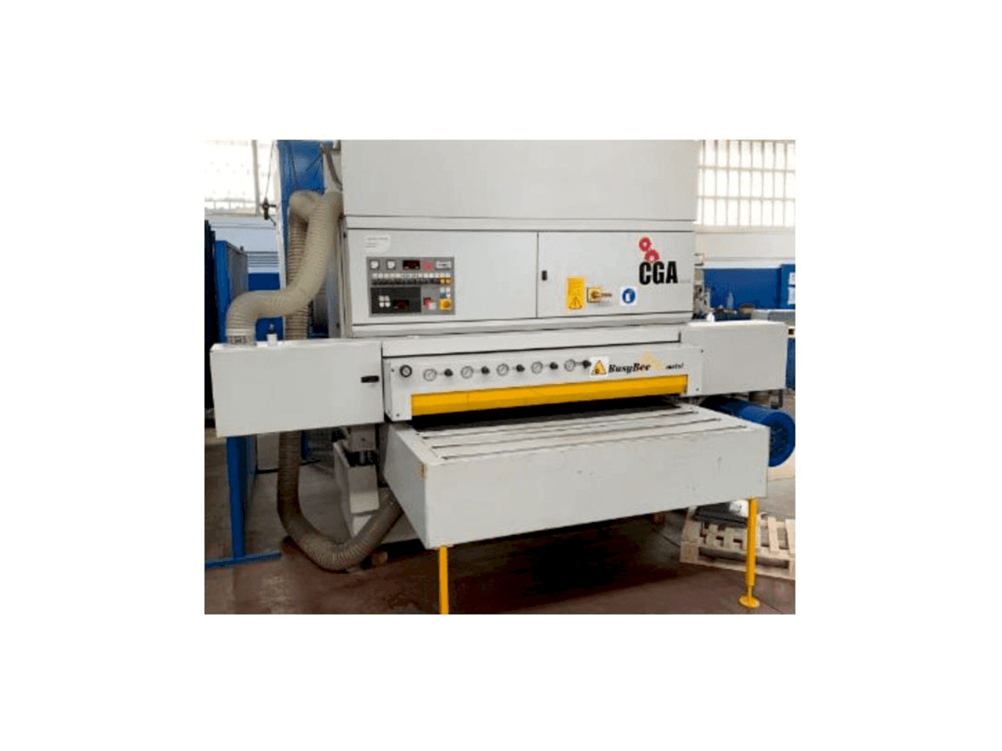 Vista Frontal da CGA BUSY BEE 1600/33-2020 máquina