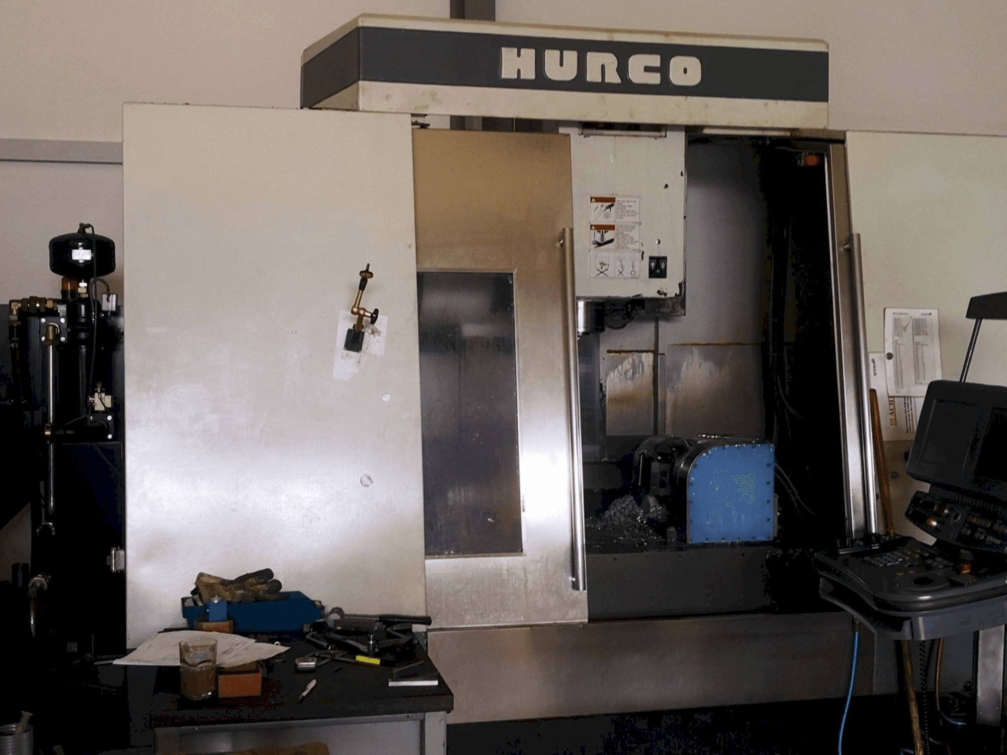 Vista Frontal da Hurco VM 50/40T máquina