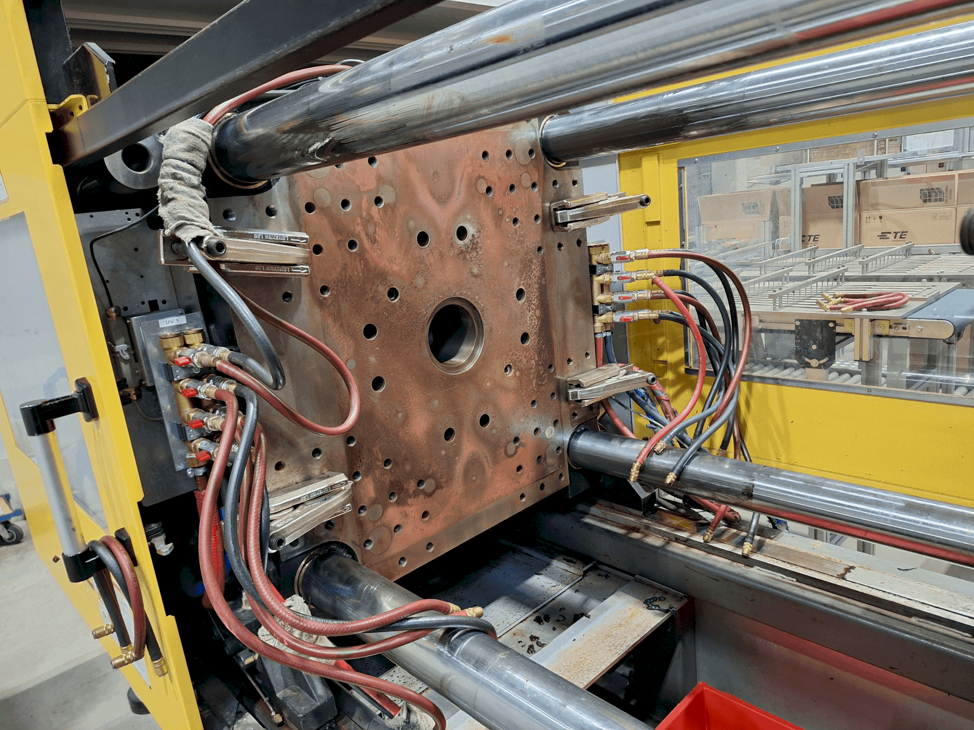 Vista Frontal da FANUC Roboshot S220iA máquina