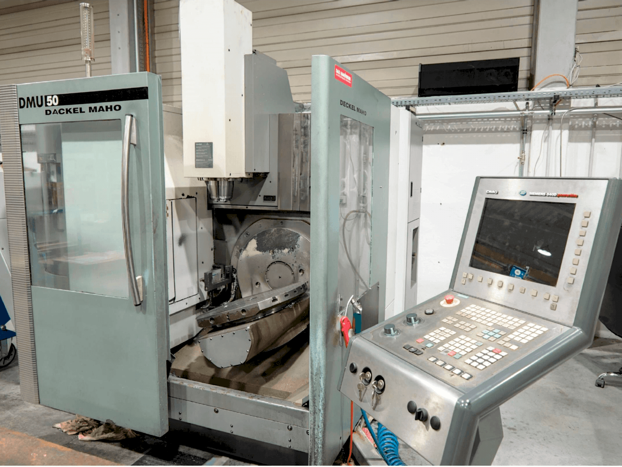 Vista Frontal da DMG DMU 50 máquina