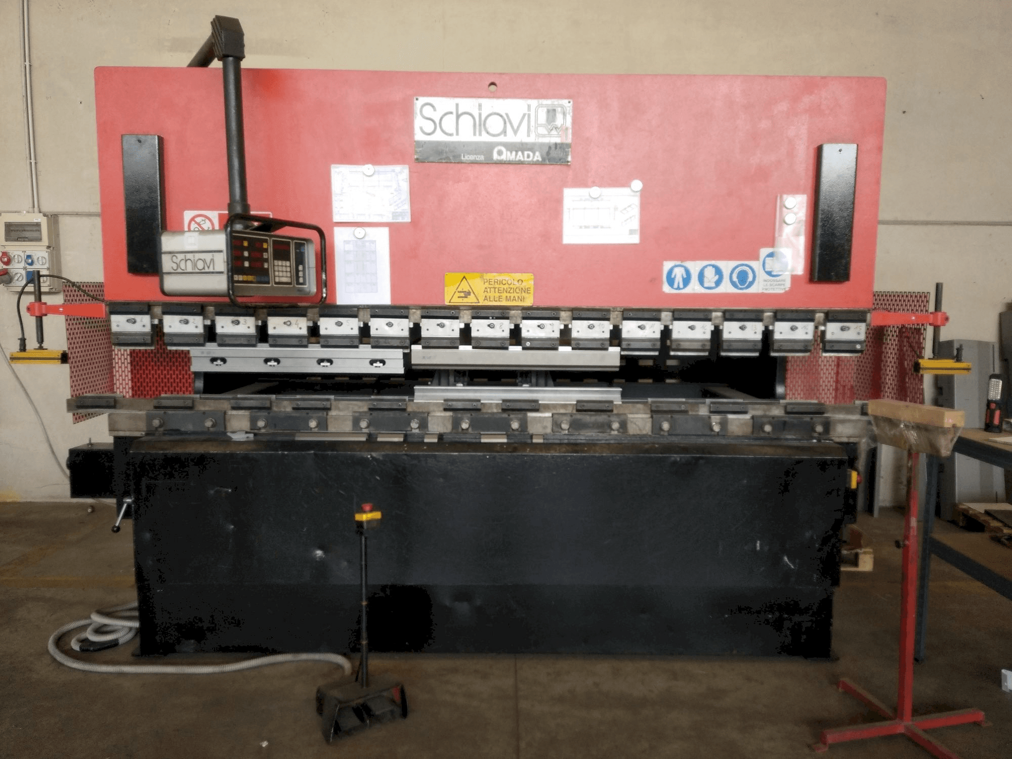 Vista Frontal da Schiavi ITS 103 máquina