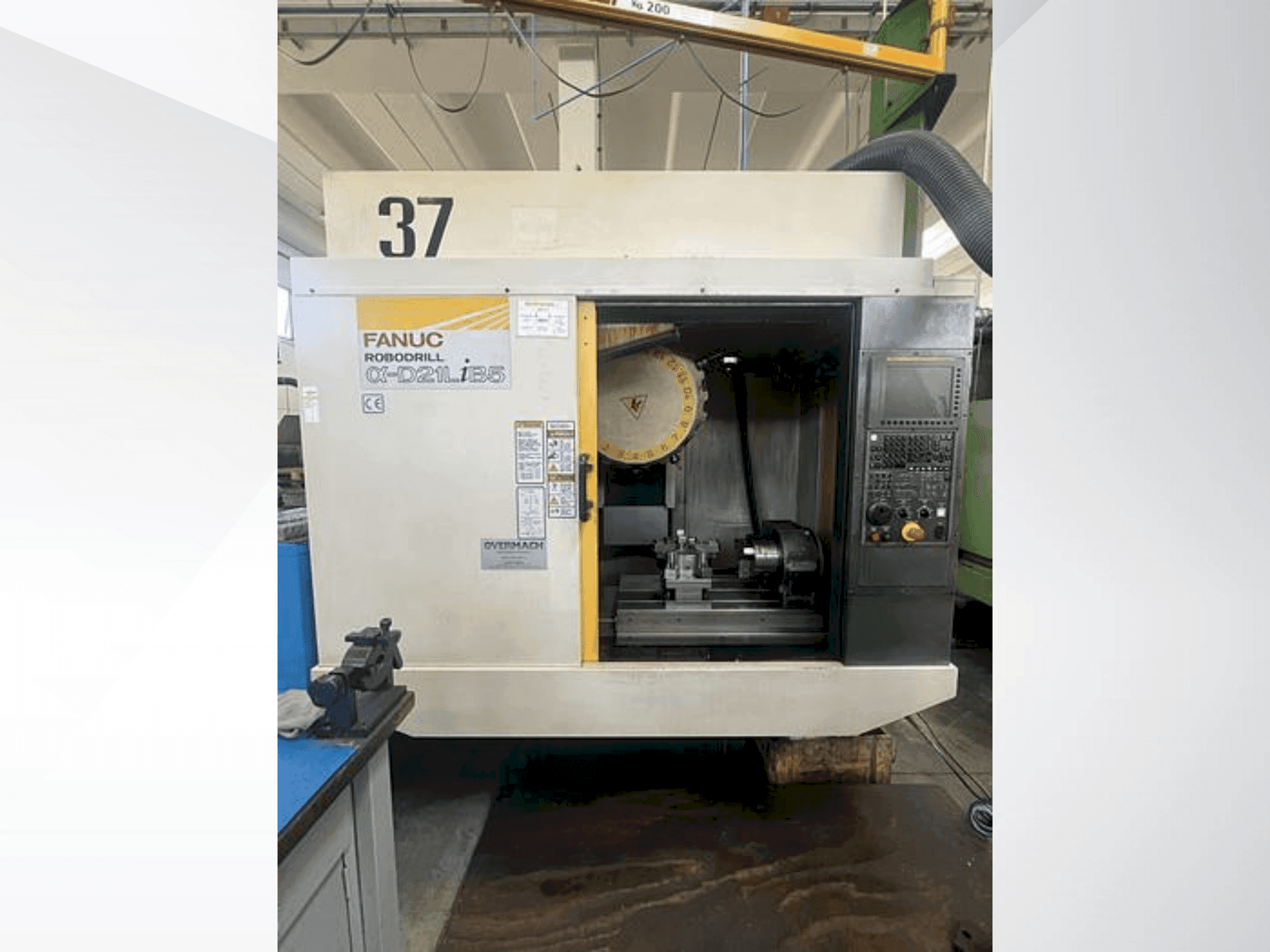 Vista Frontal da FANUC Robodrill α-D21LiB5 máquina