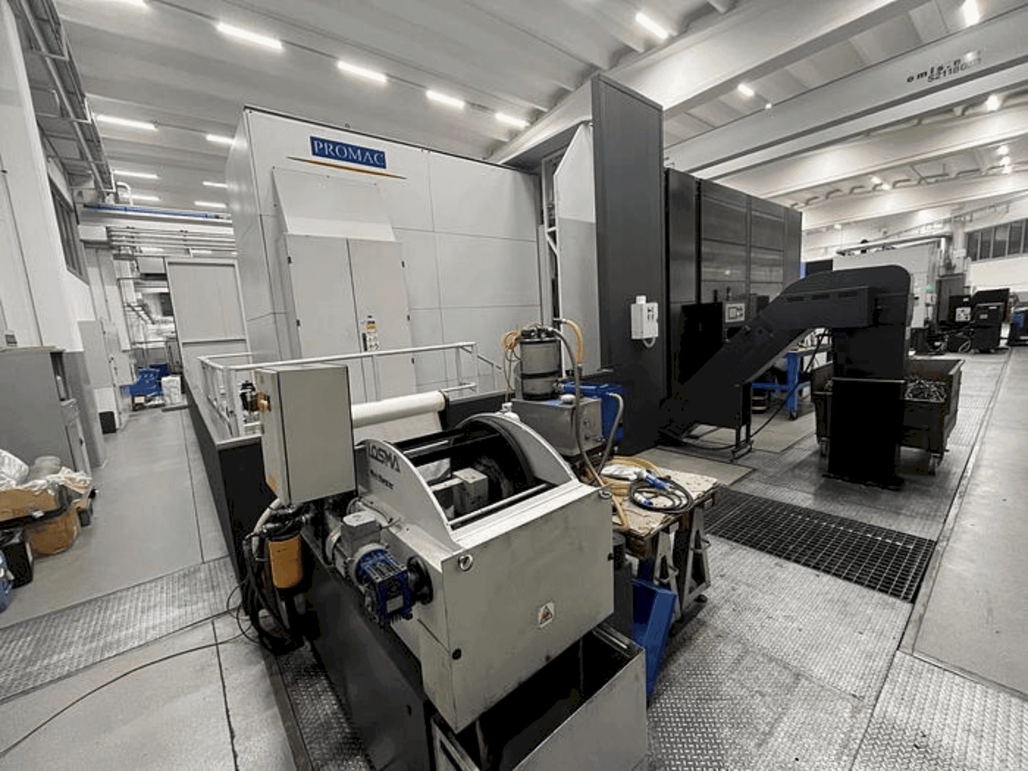 Vista Frontal da PROMAC ETESIAN HMC. A PORTALE máquina