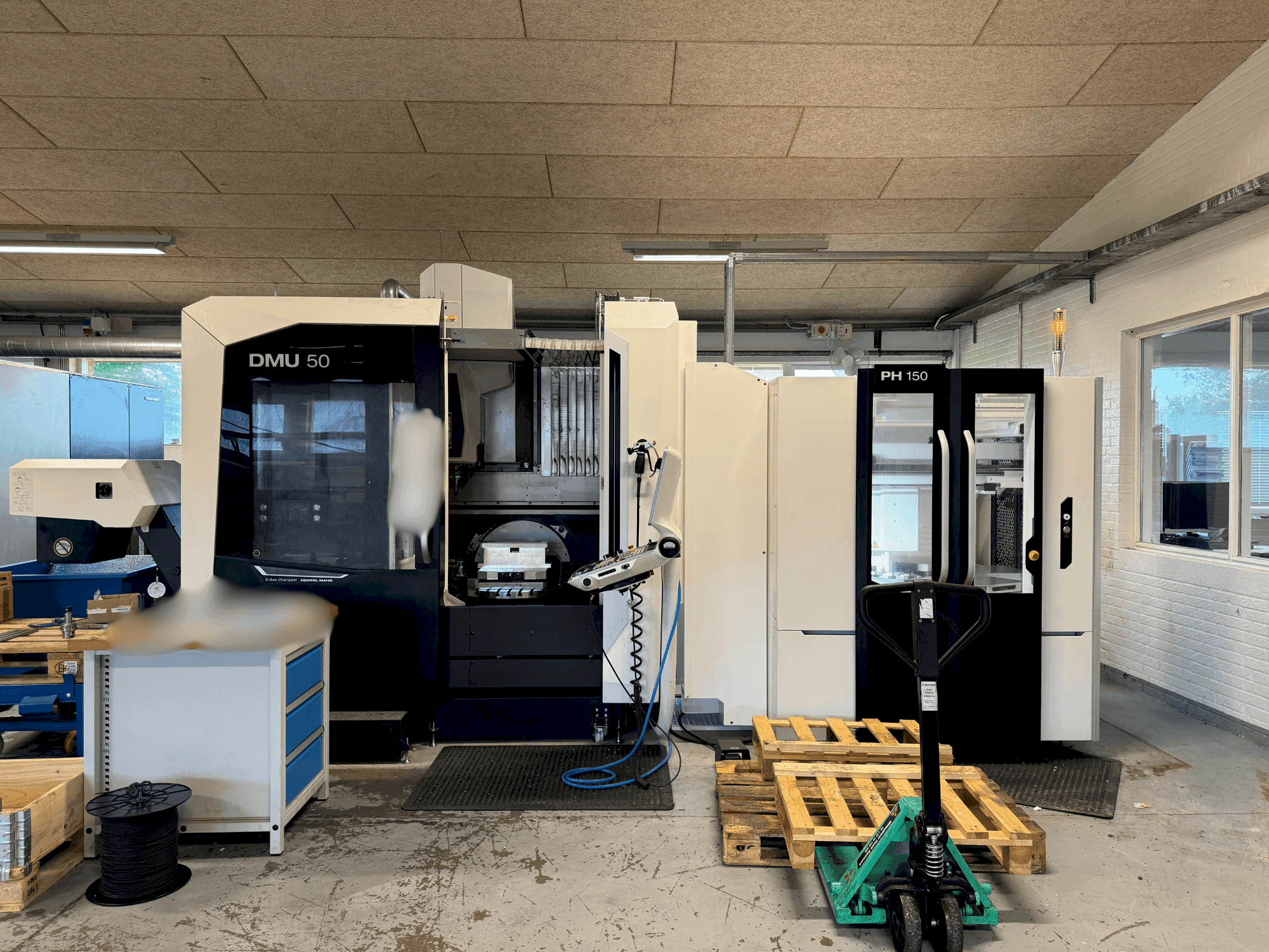 Vista Frontal da DMG MORI DMU 50 + PH 150 máquina