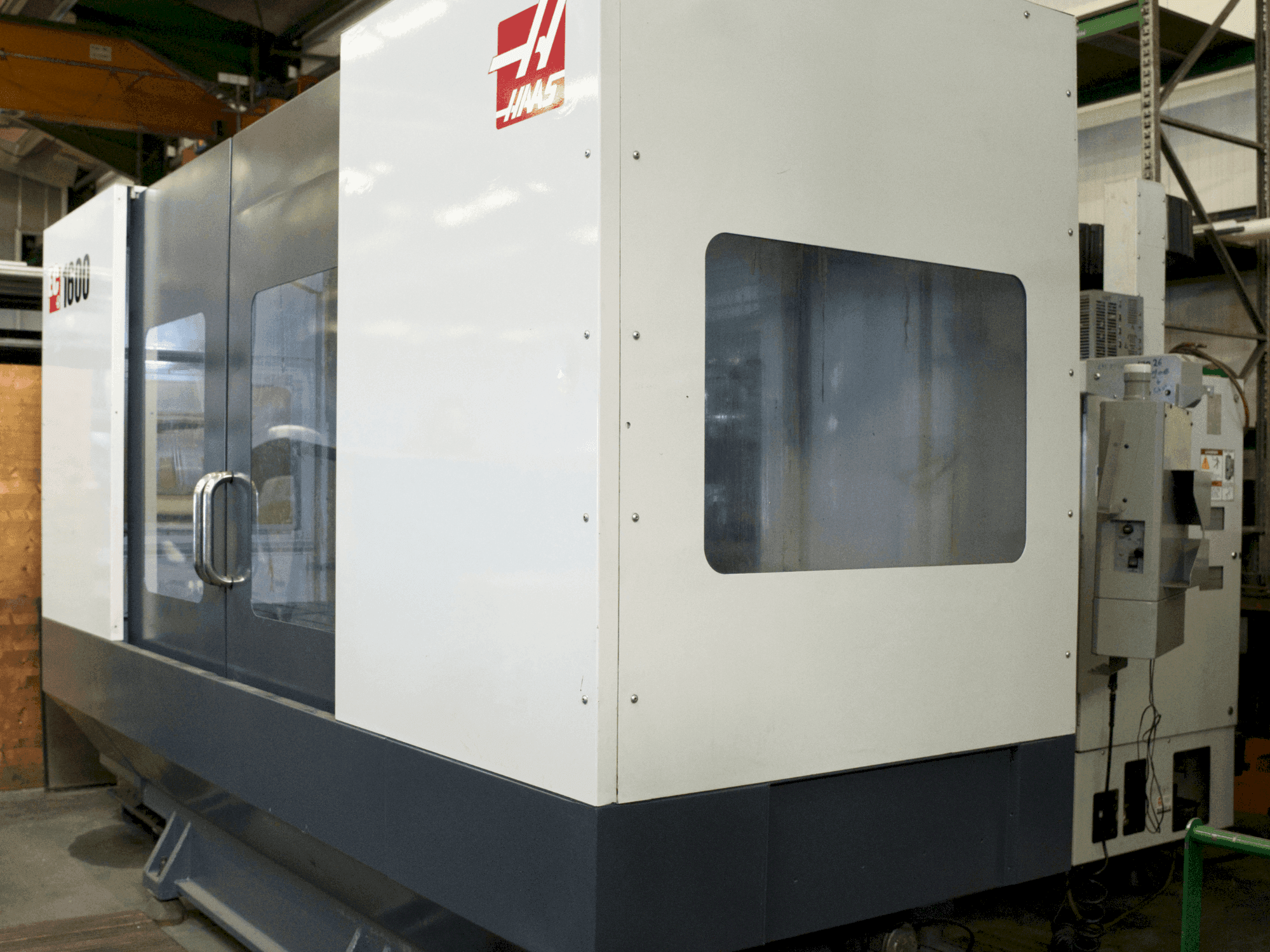 Vista Frontal da HAAS EC-1600 máquina