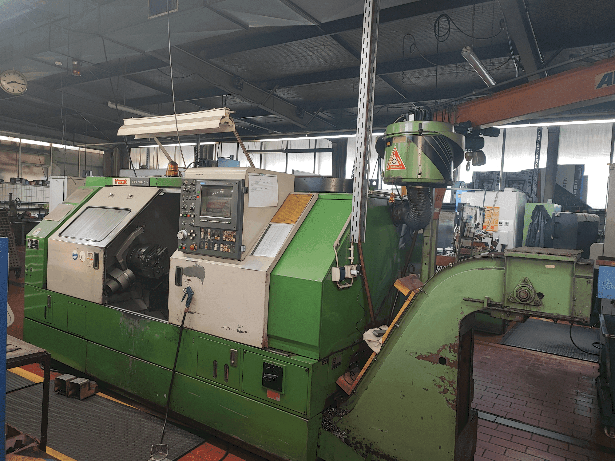 Vista Frontal da Mazak QT 35N máquina