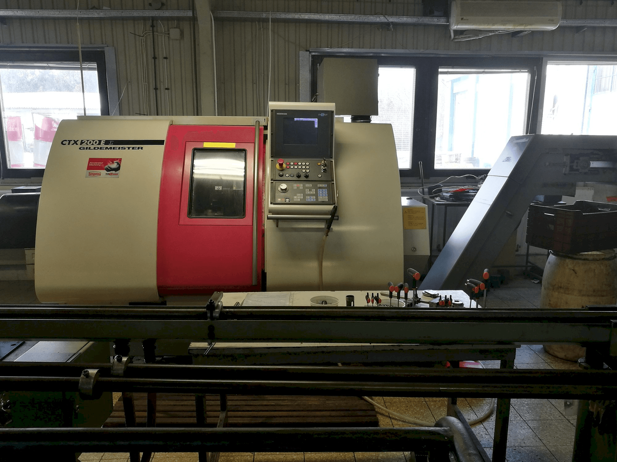 Vista Frontal da Gildemeister CTX 200 E máquina