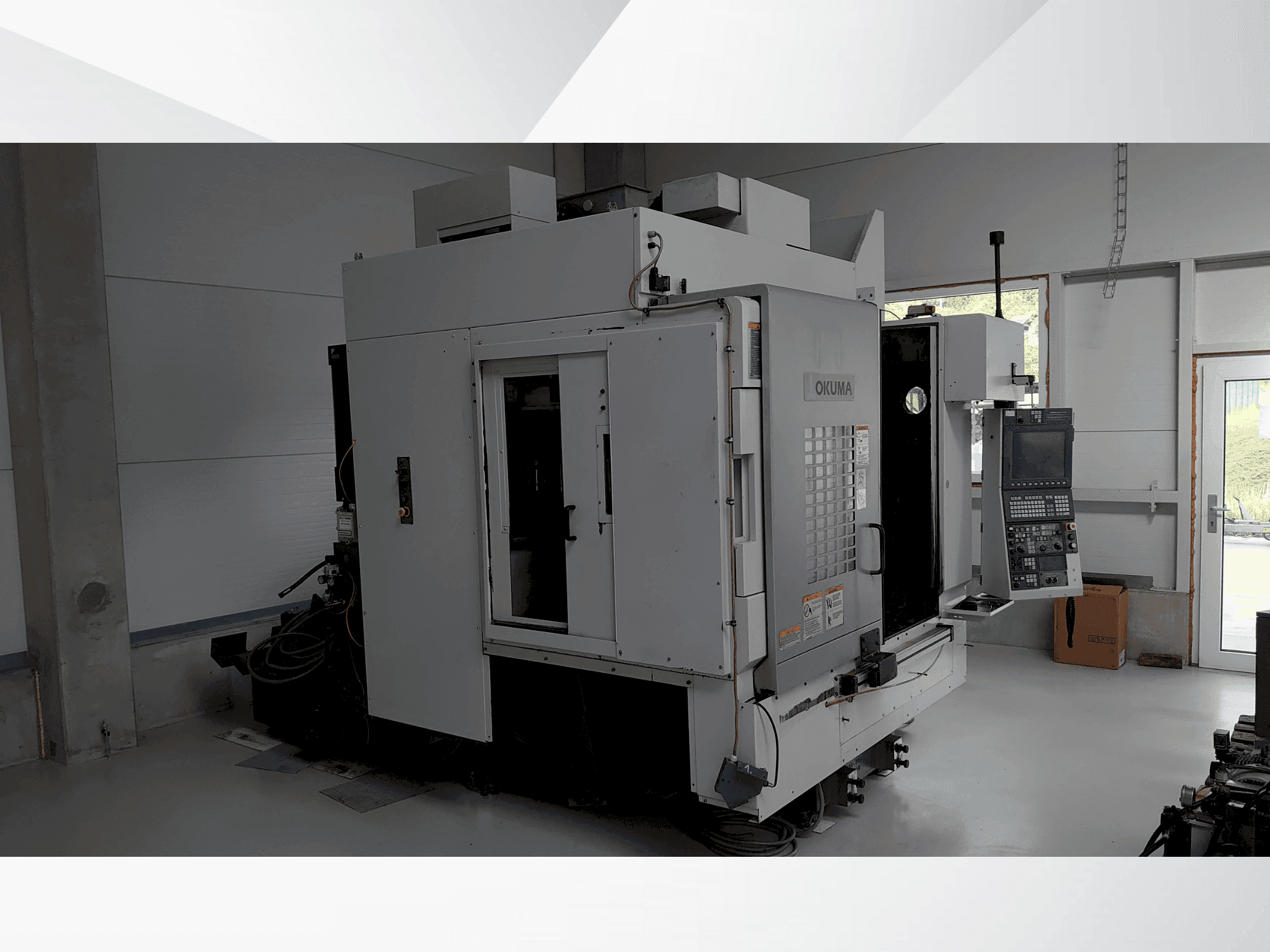 Vista Frontal da Okuma MU-400VA máquina