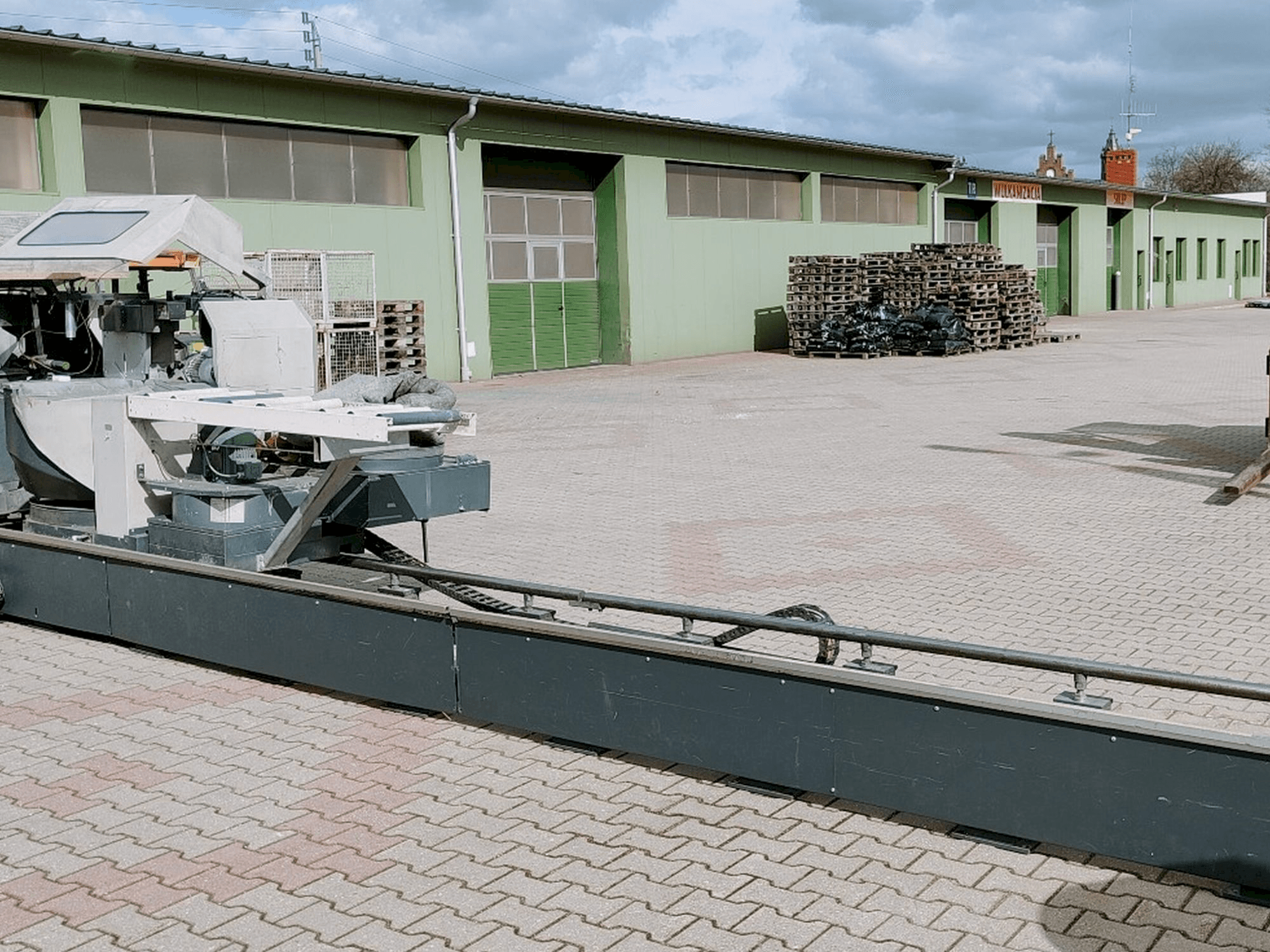 Vista Frontal da Elumatec DG 244/2 máquina