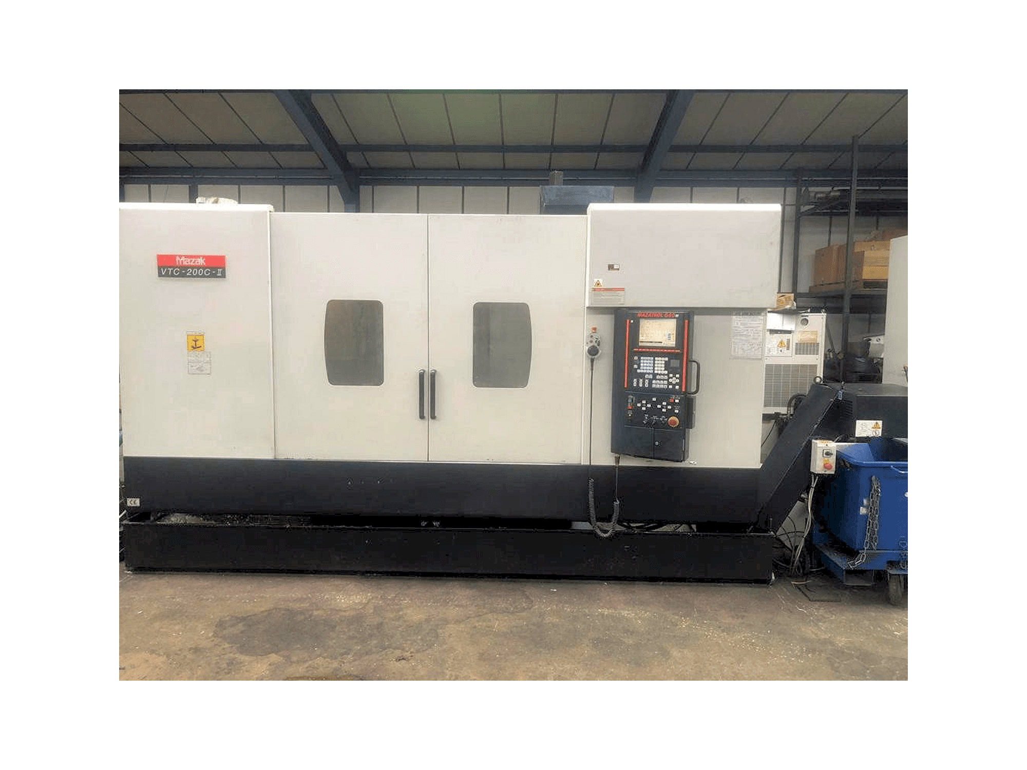 Vista Frontal da Mazak VTC-200C-II máquina