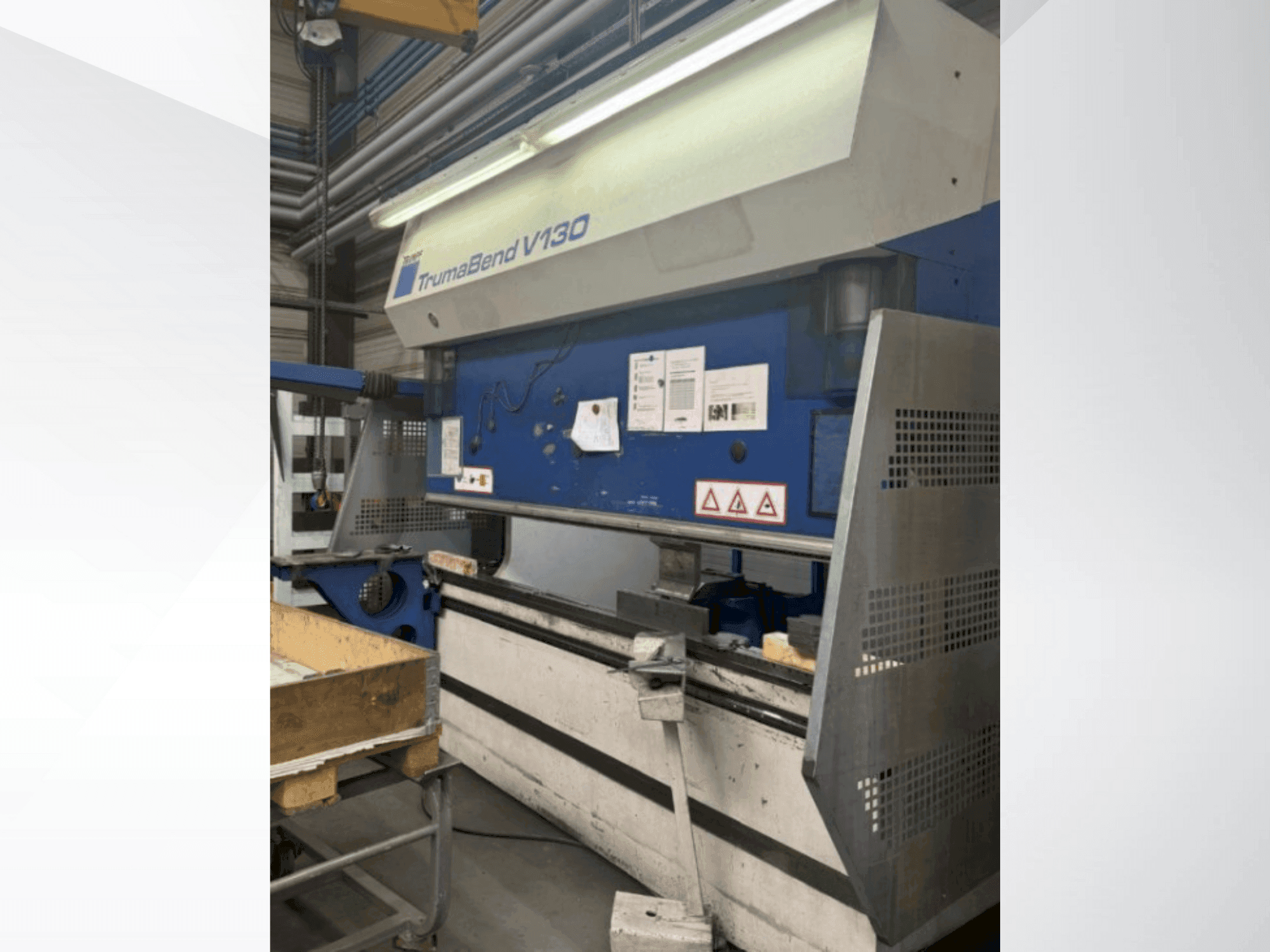 Vista Frontal da TRUMPF Trumabend V130 máquina