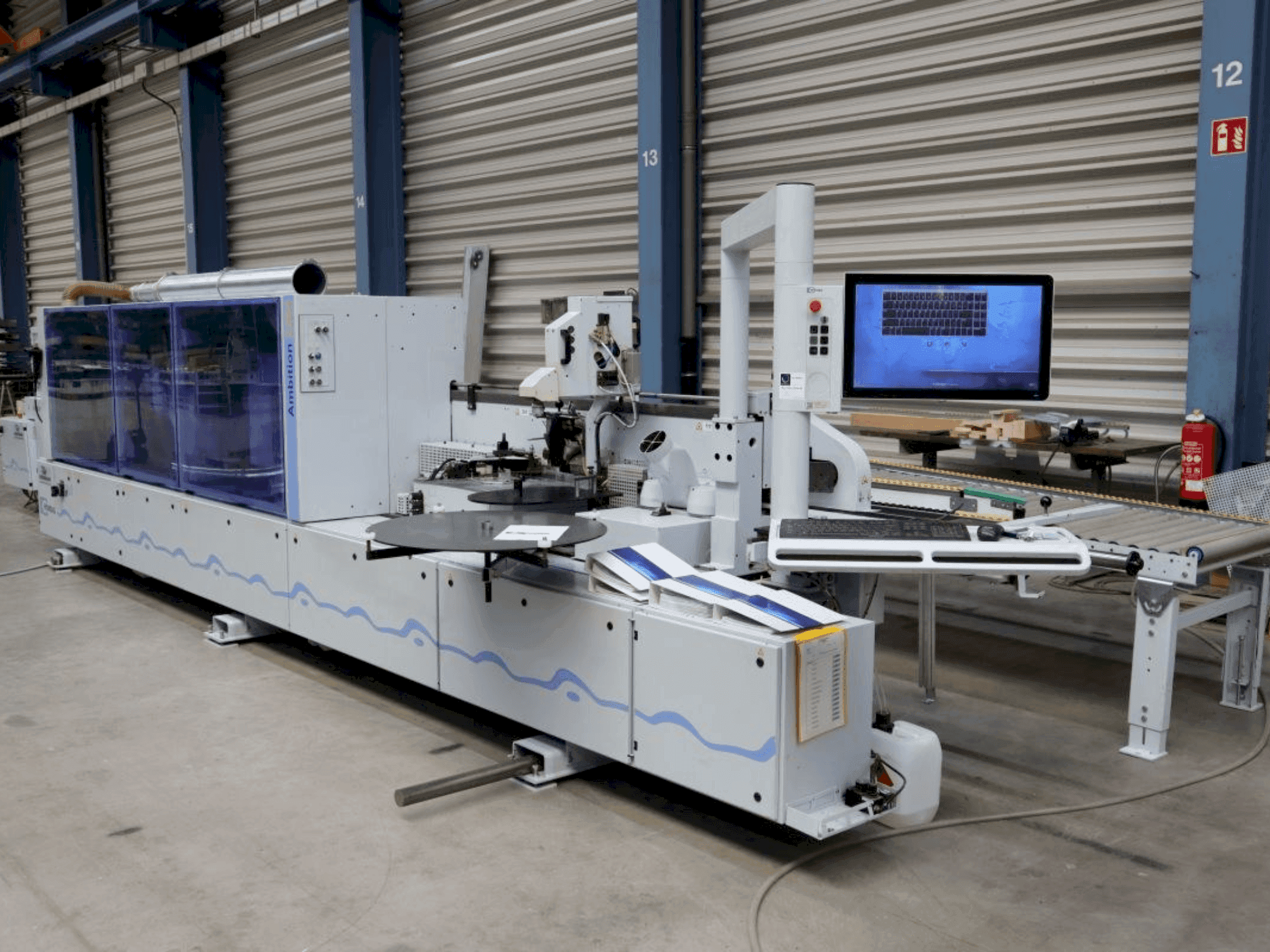 Vista Frontal da HOMAG KAL 210 máquina