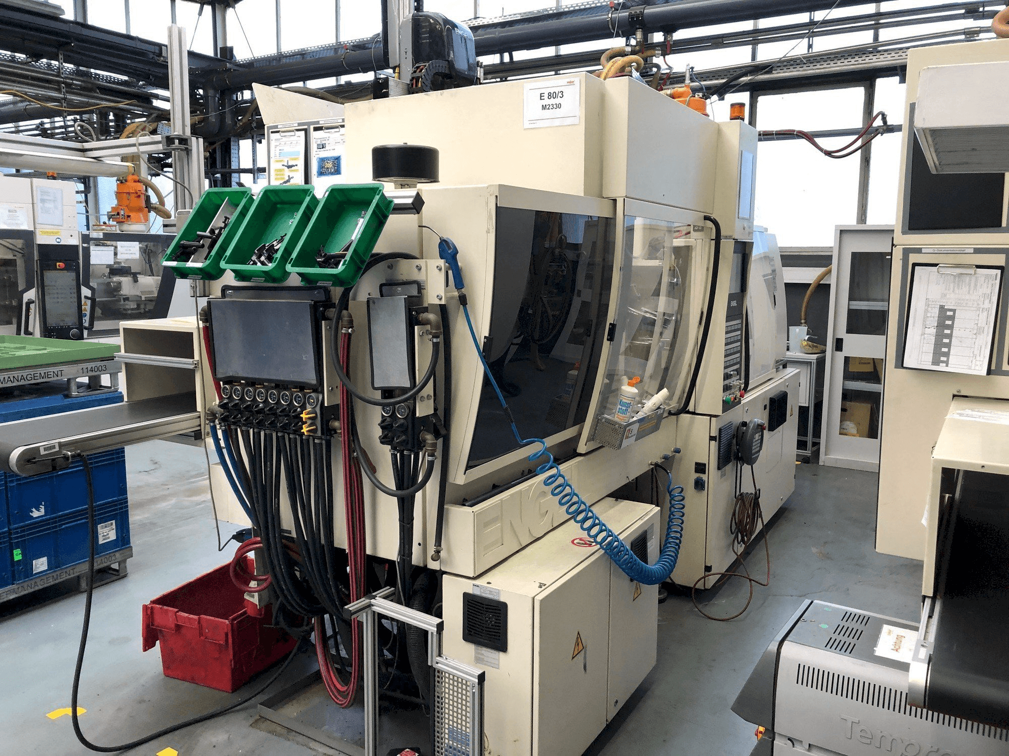 Vista Frontal da ENGEL Victory 330/80 máquina