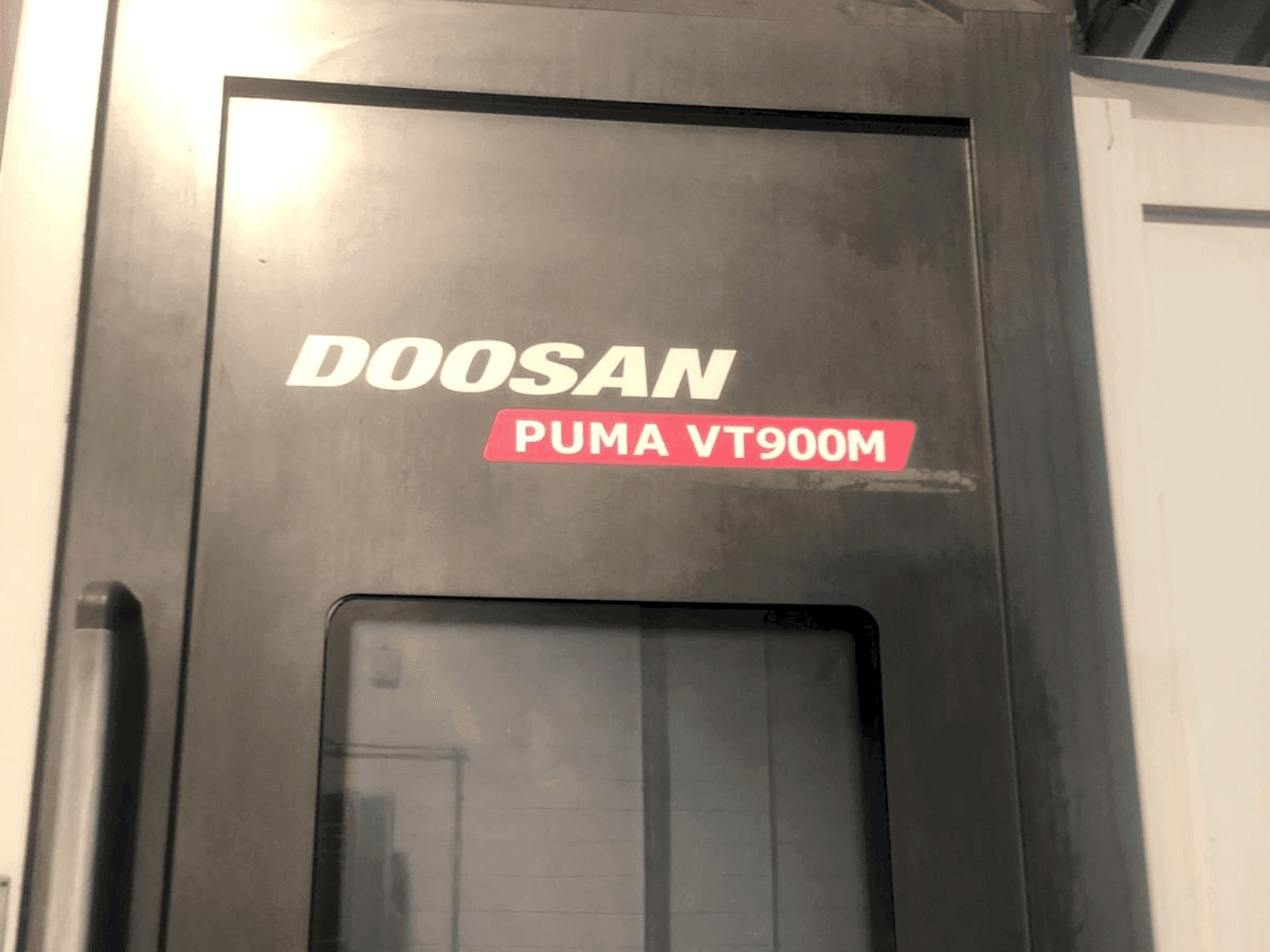 Vista Frontal da DOOSAN Puma VT900M máquina