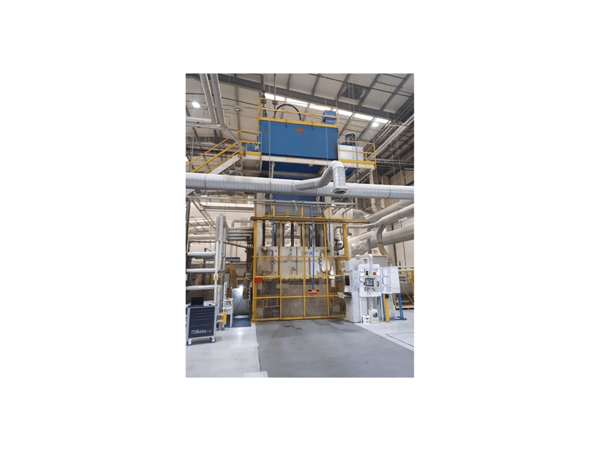 Vista Frontal da Pinette 2000 Ton máquina