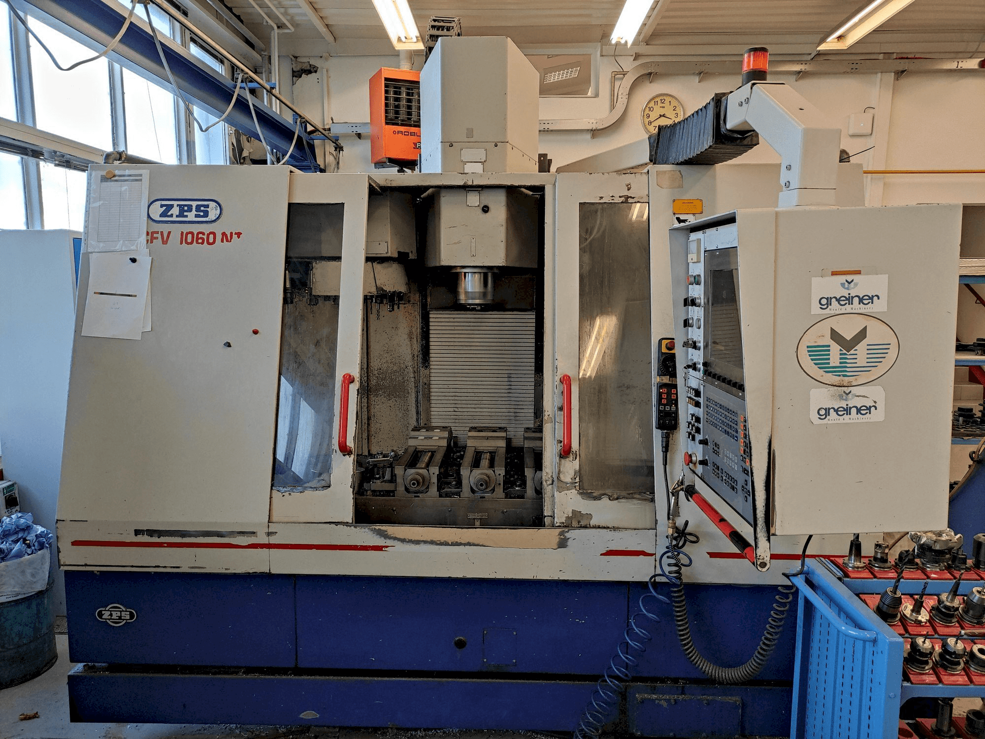 Vista Frontal da ZPS MCFV 1060 NT máquina