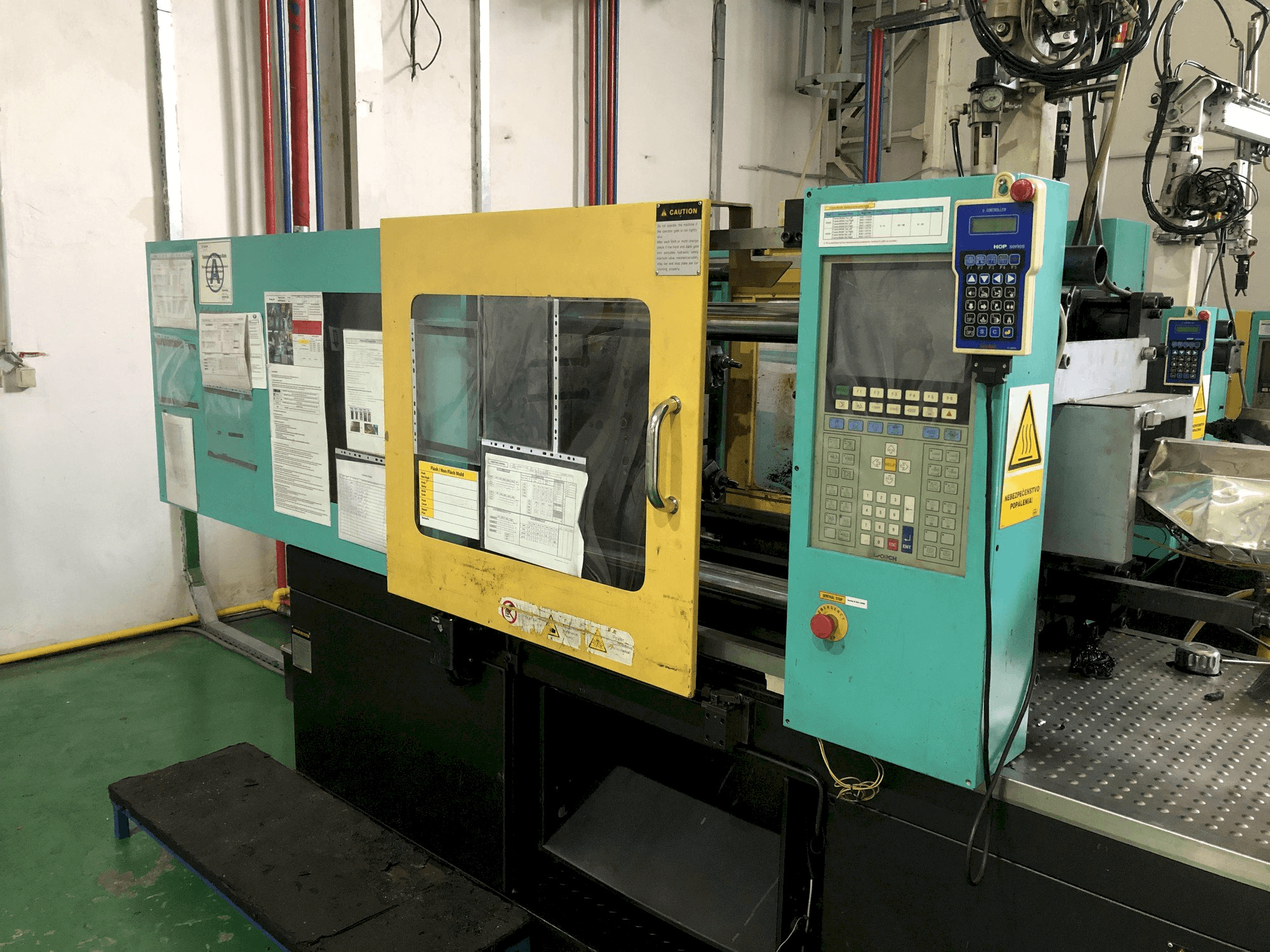 Vista Frontal da Hyundai K-150V máquina