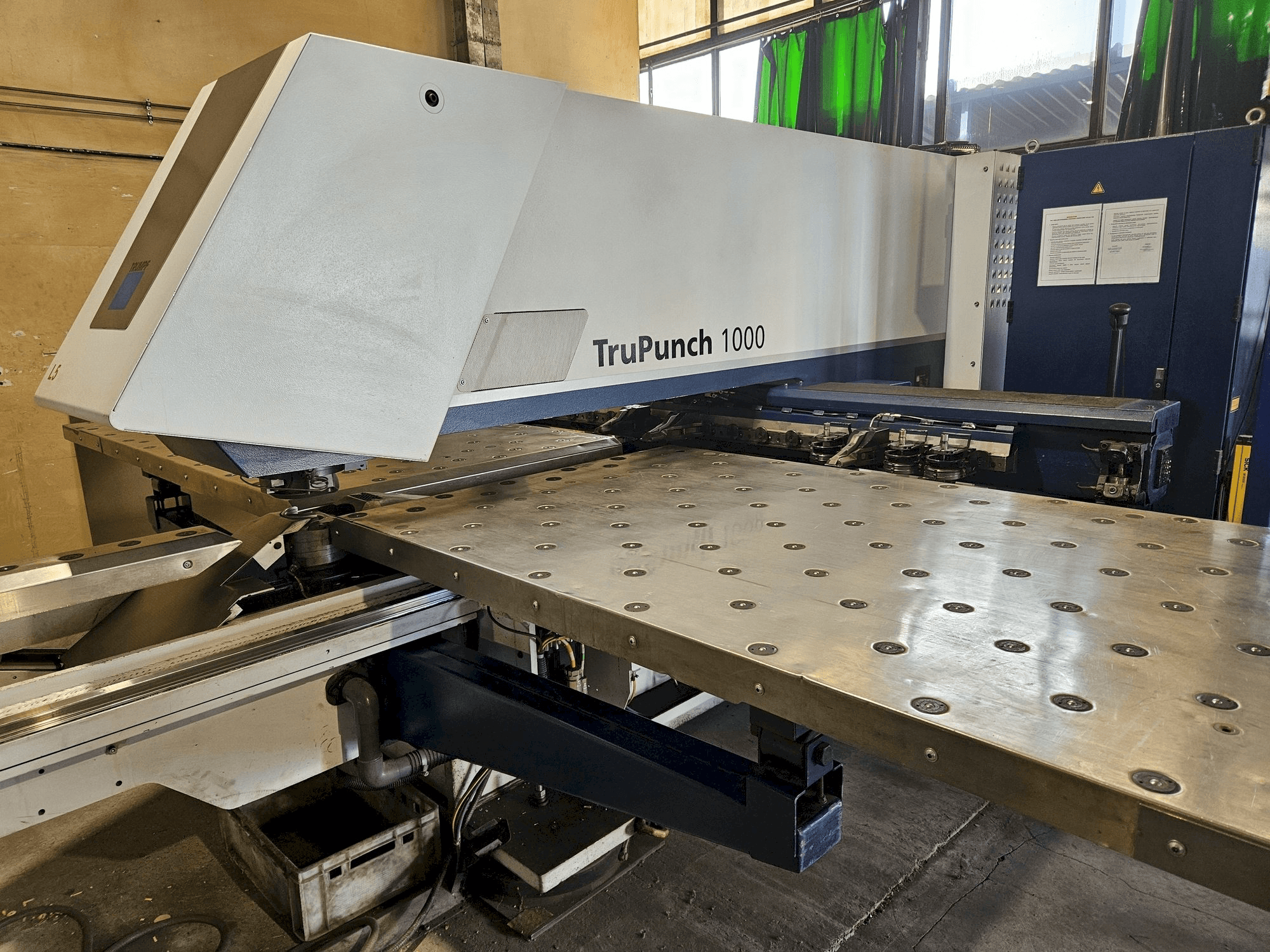 Vista Frontal da Trumpf TruPunch 1000 máquina