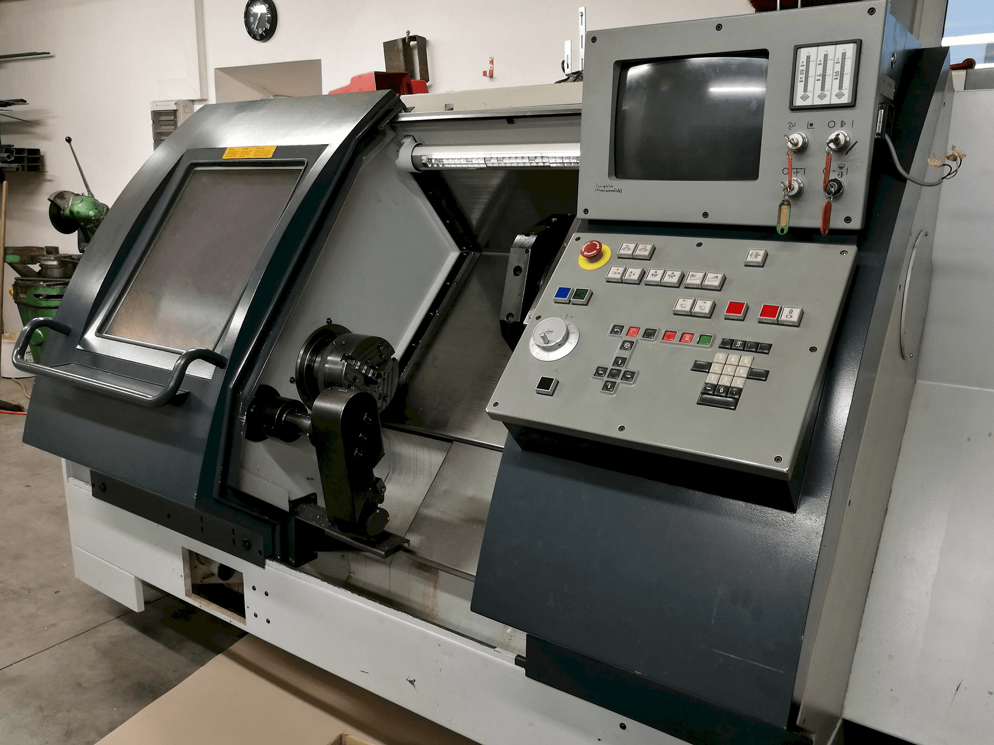 Vista Direita da Gildemeister CTX 400 máquina