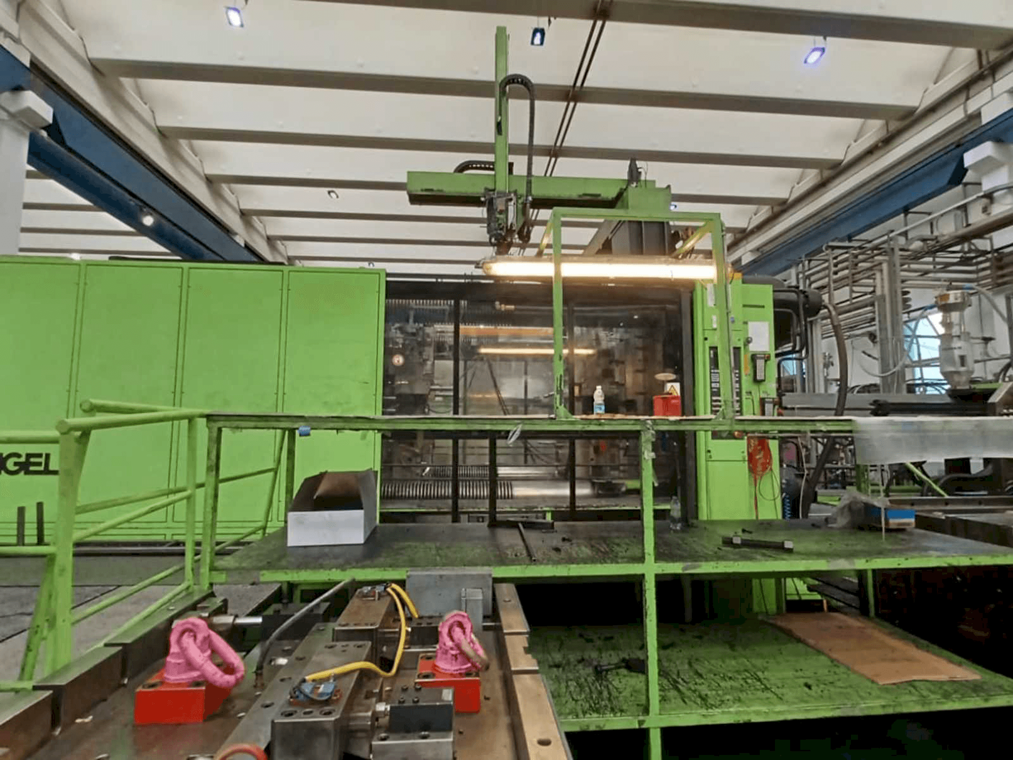 Vista Frontal da Engel ES 23050/2500 DUO máquina