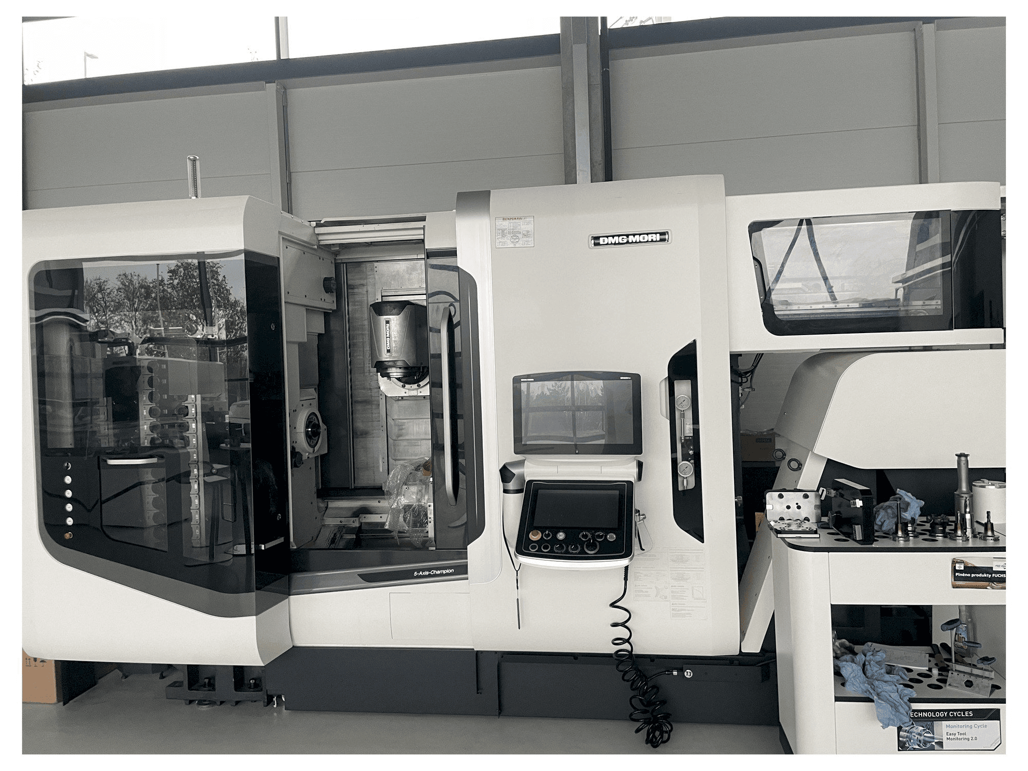 Vista Frontal da DMG MORI NTX 1000 máquina
